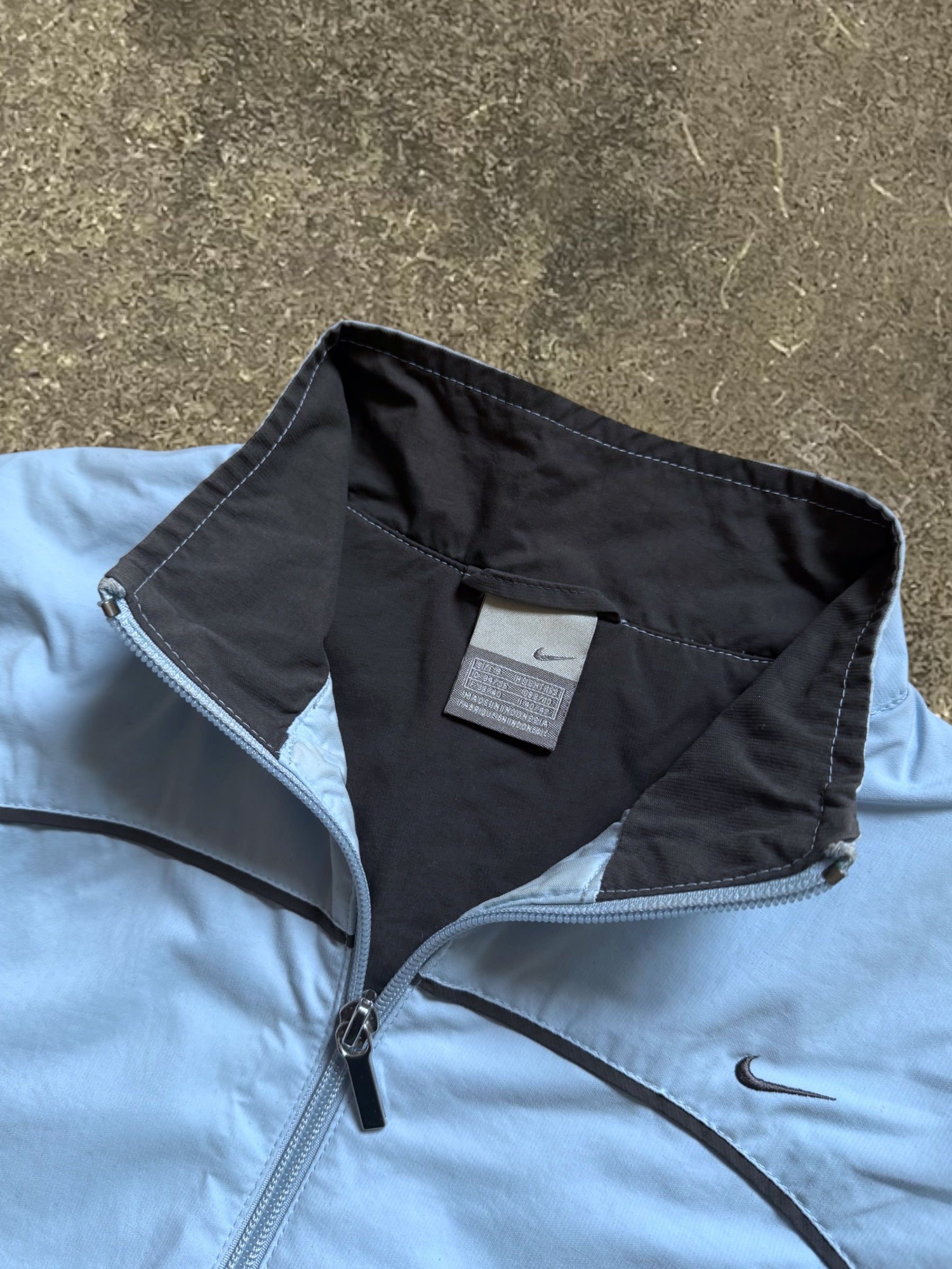 VINTAGE 00S NIKE WINDBREAKER