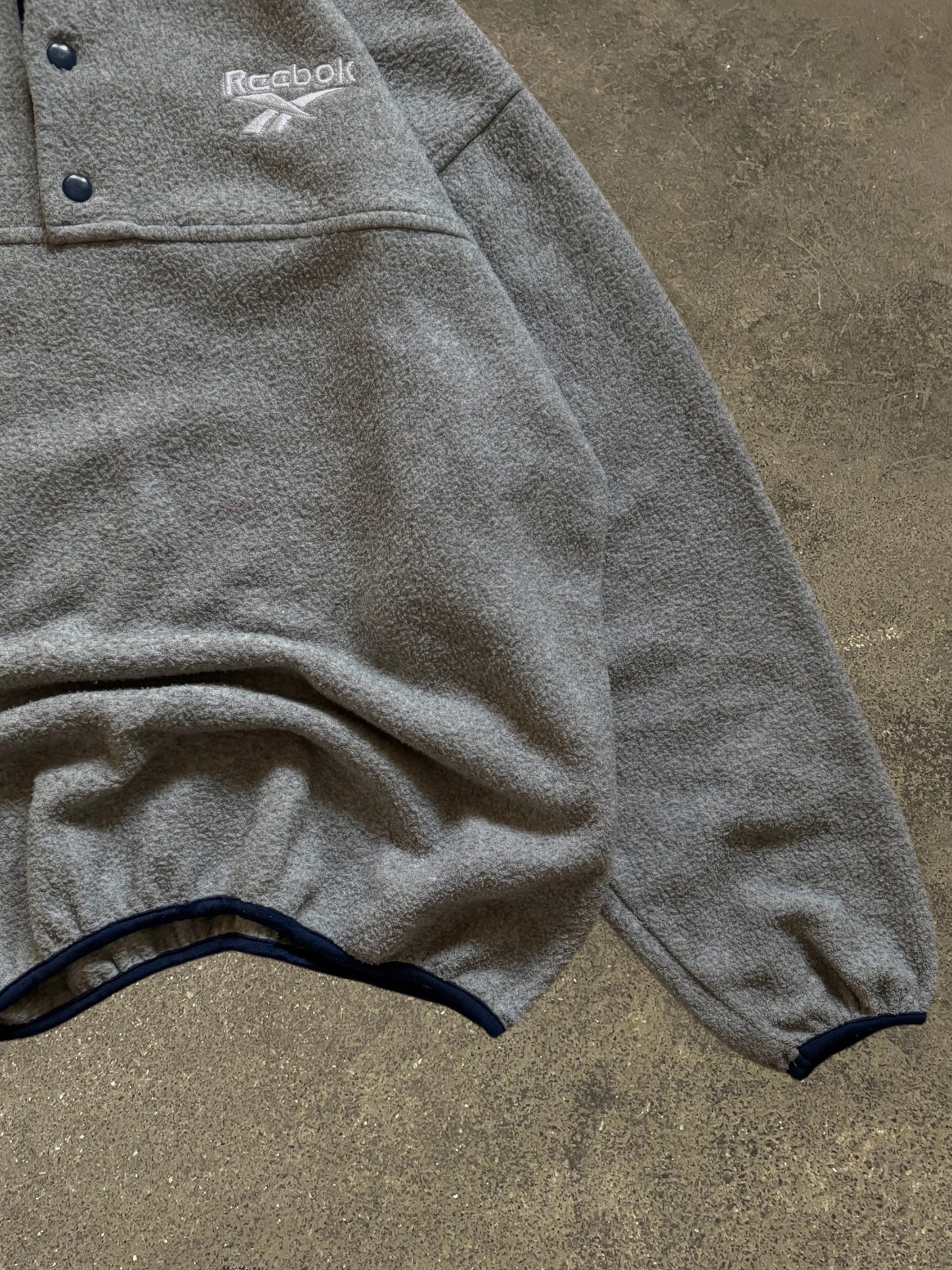 VINTAGE 90S REEBOK FLEECE