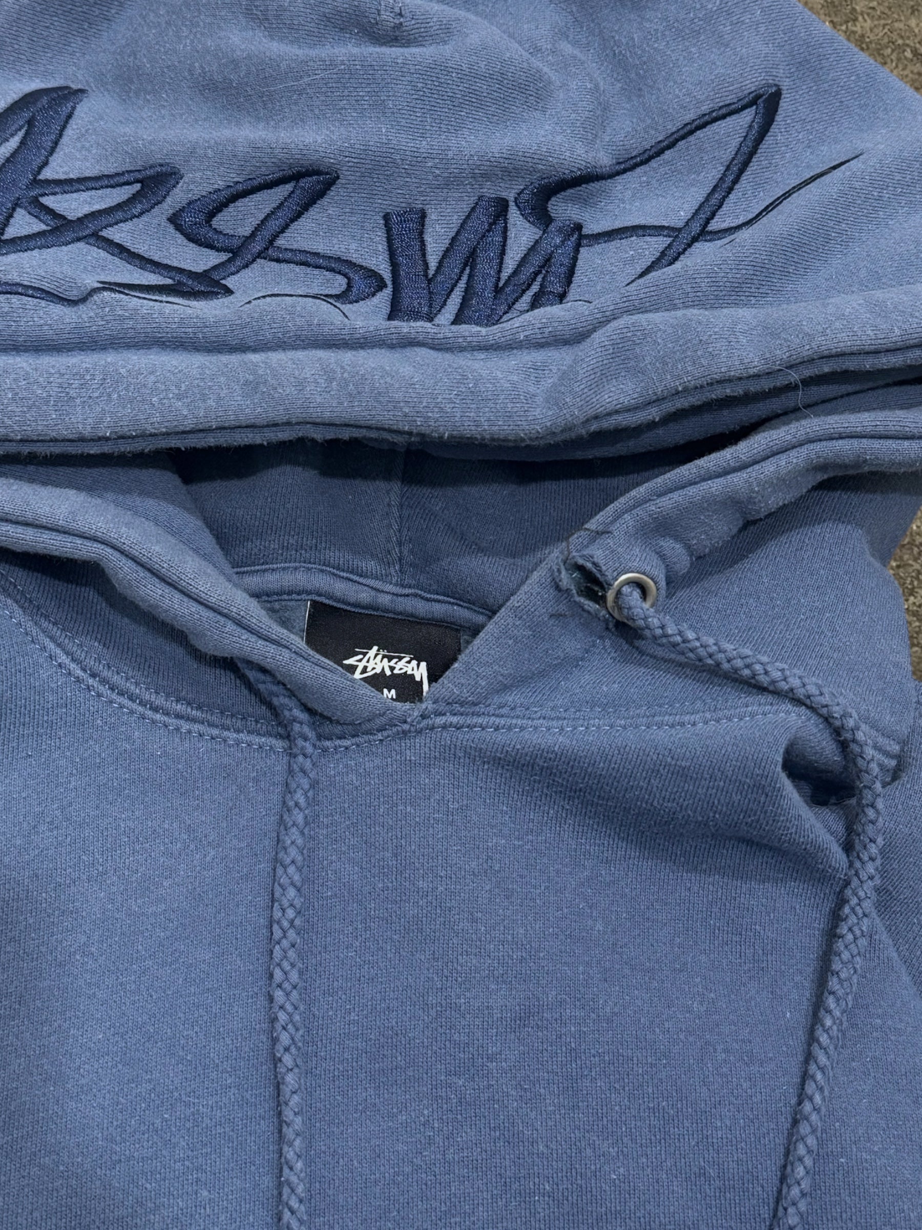 STÜSSY BACK HOOD APPLIQUE HOODIE