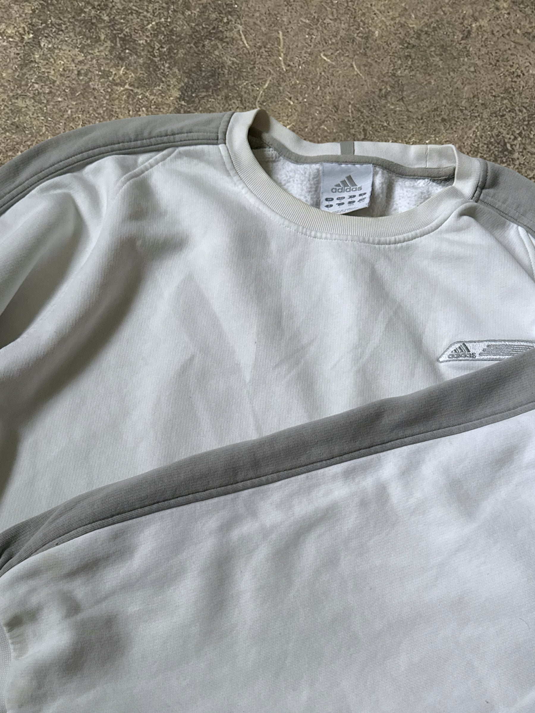 VINTAGE 00S ADIDAS SWEATSHIRT