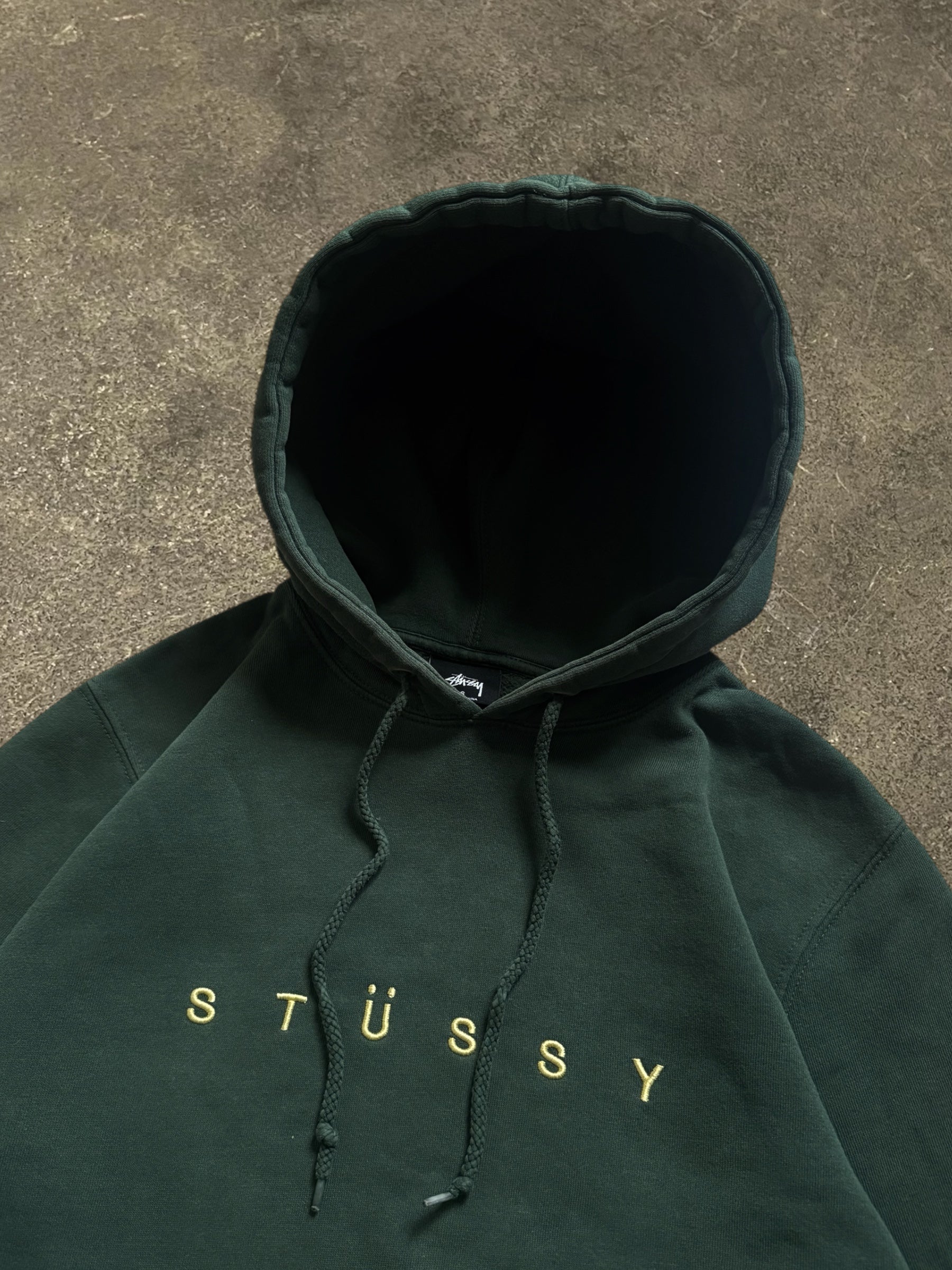 STÜSSY HELVETICA LOGO HOODIE