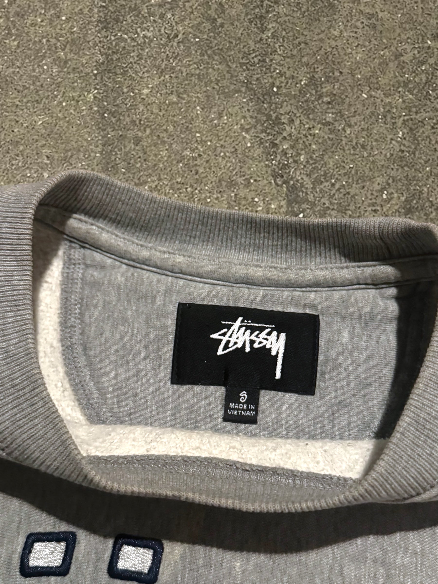 STÜSSY GREY SPORT SWEATSHIRT