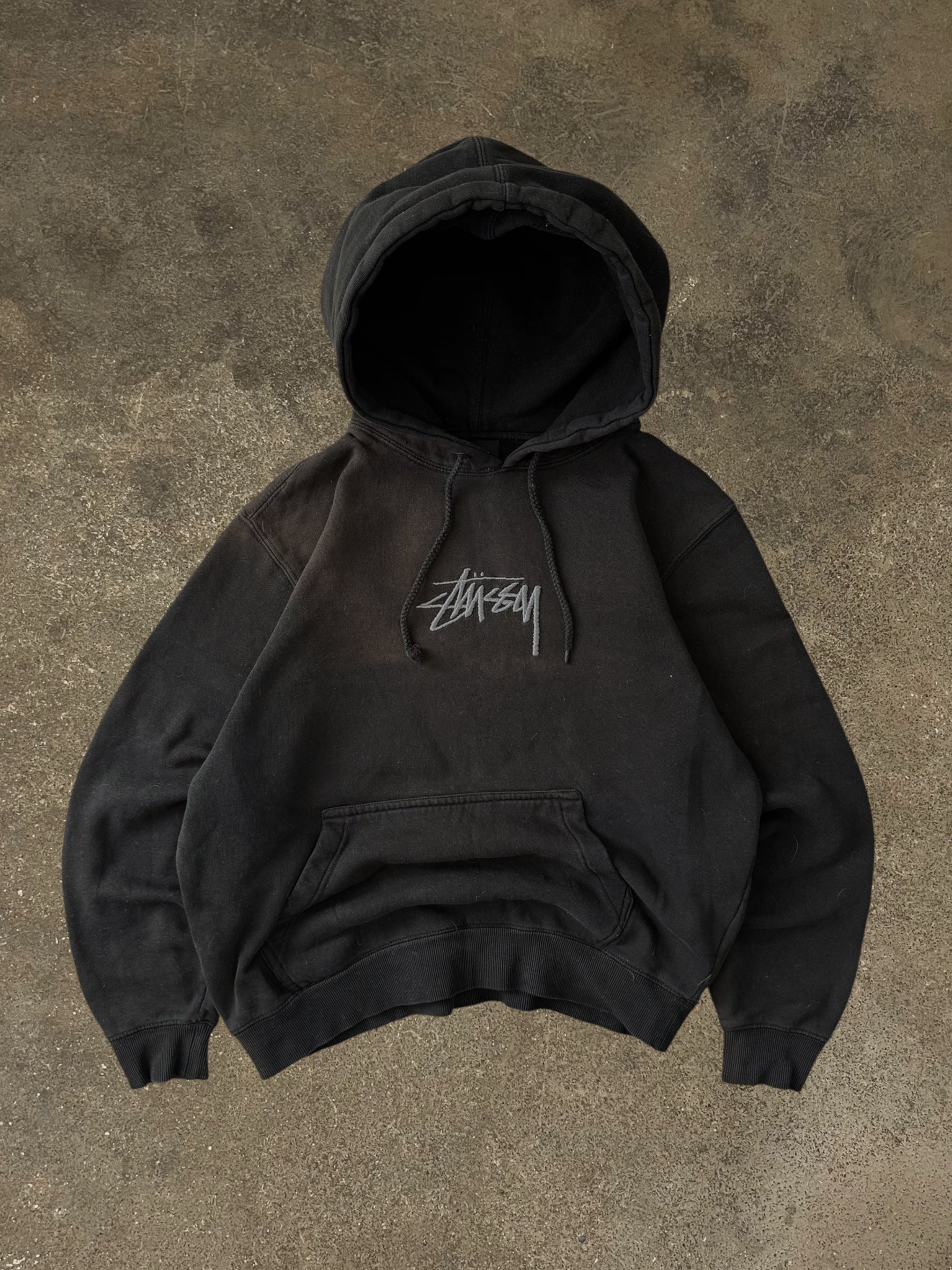 STÜSSY BLACK APPLIQUE LOGO HOODIE
