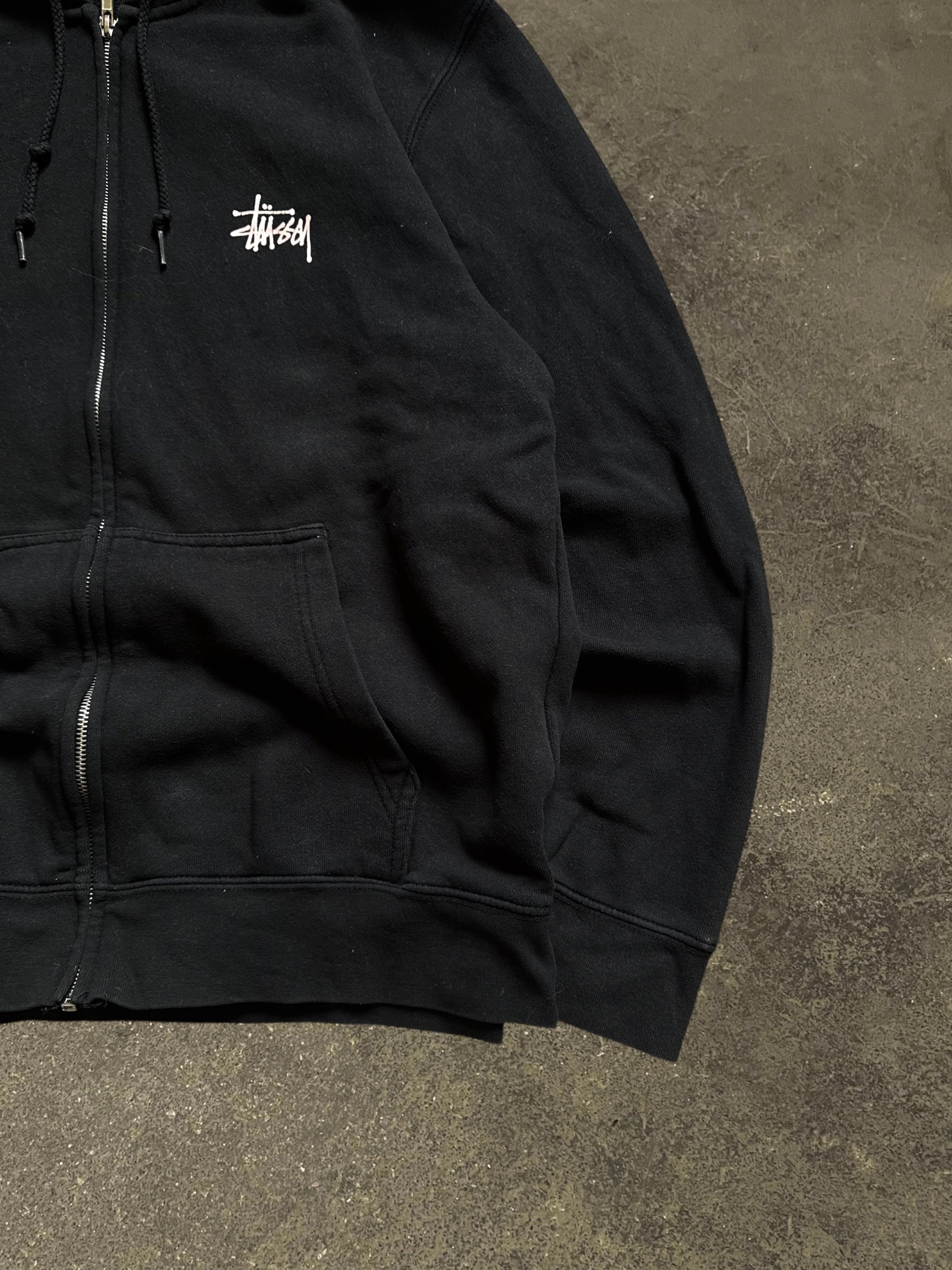 STÜSSY BASIC LOGO ZIP-UP HOODIE