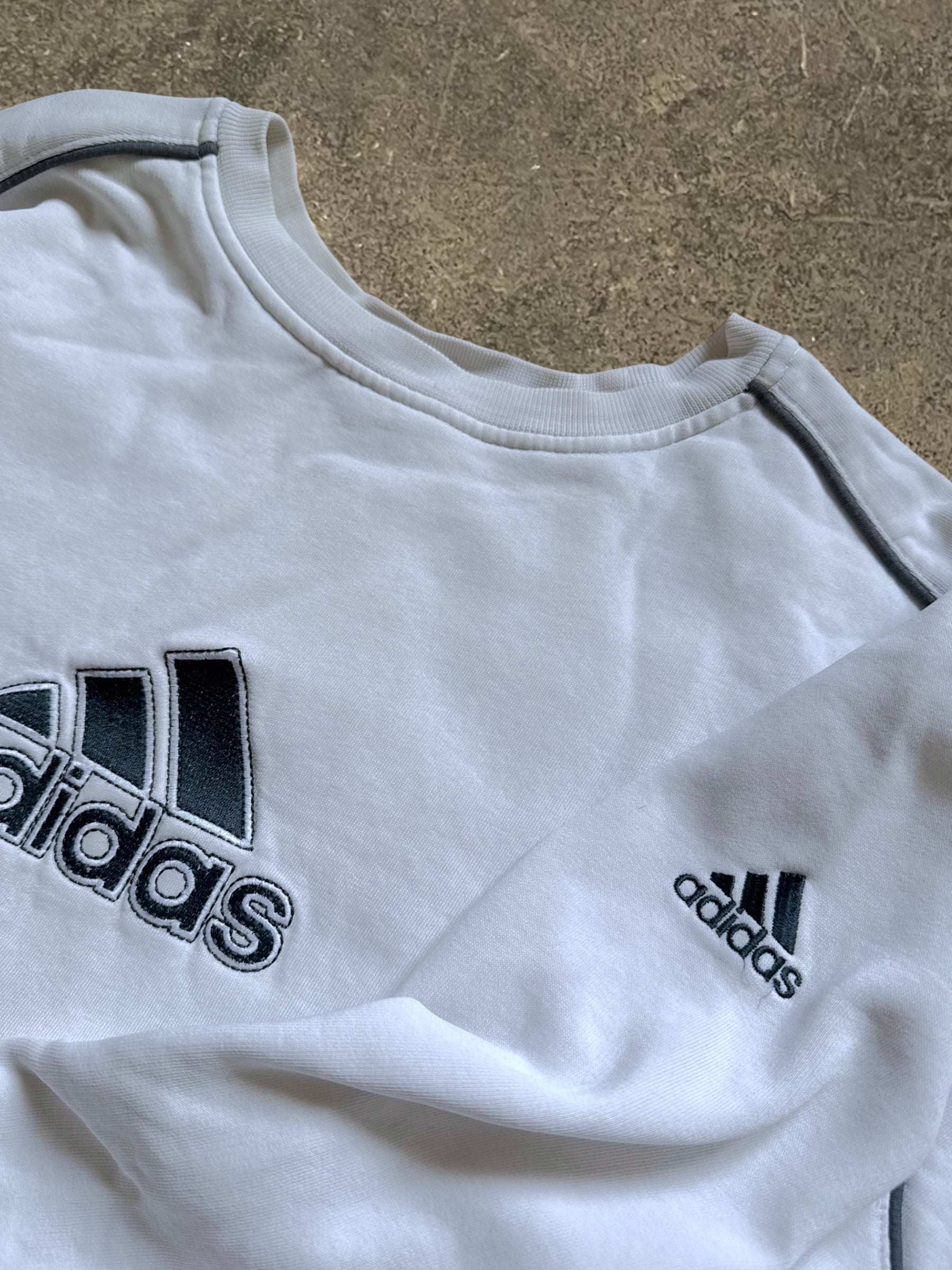 VINTAGE 00S ADIDAS SWEATSHIRT