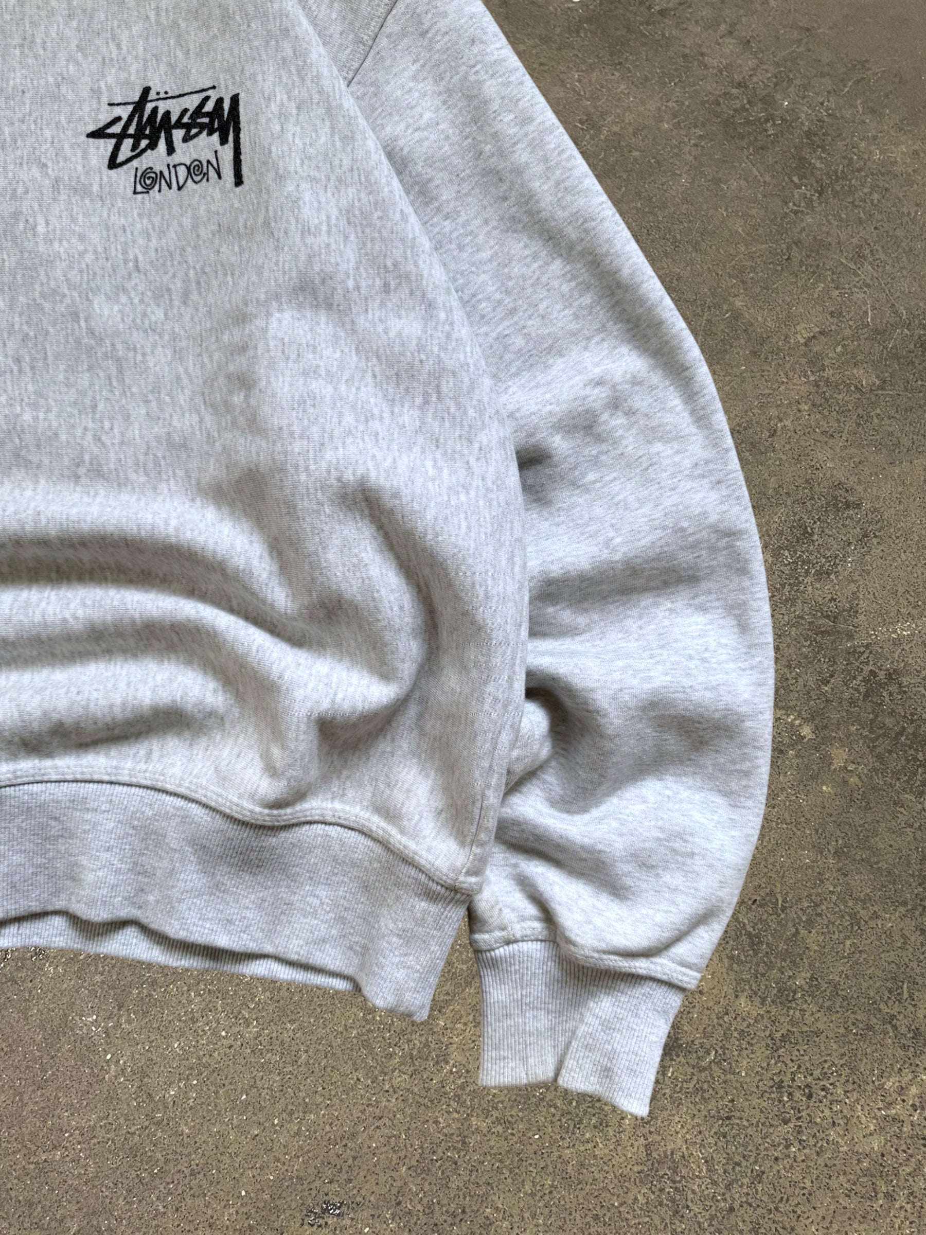 STÜSSY LONDON BASIC LOGO SWEATSHIRT
