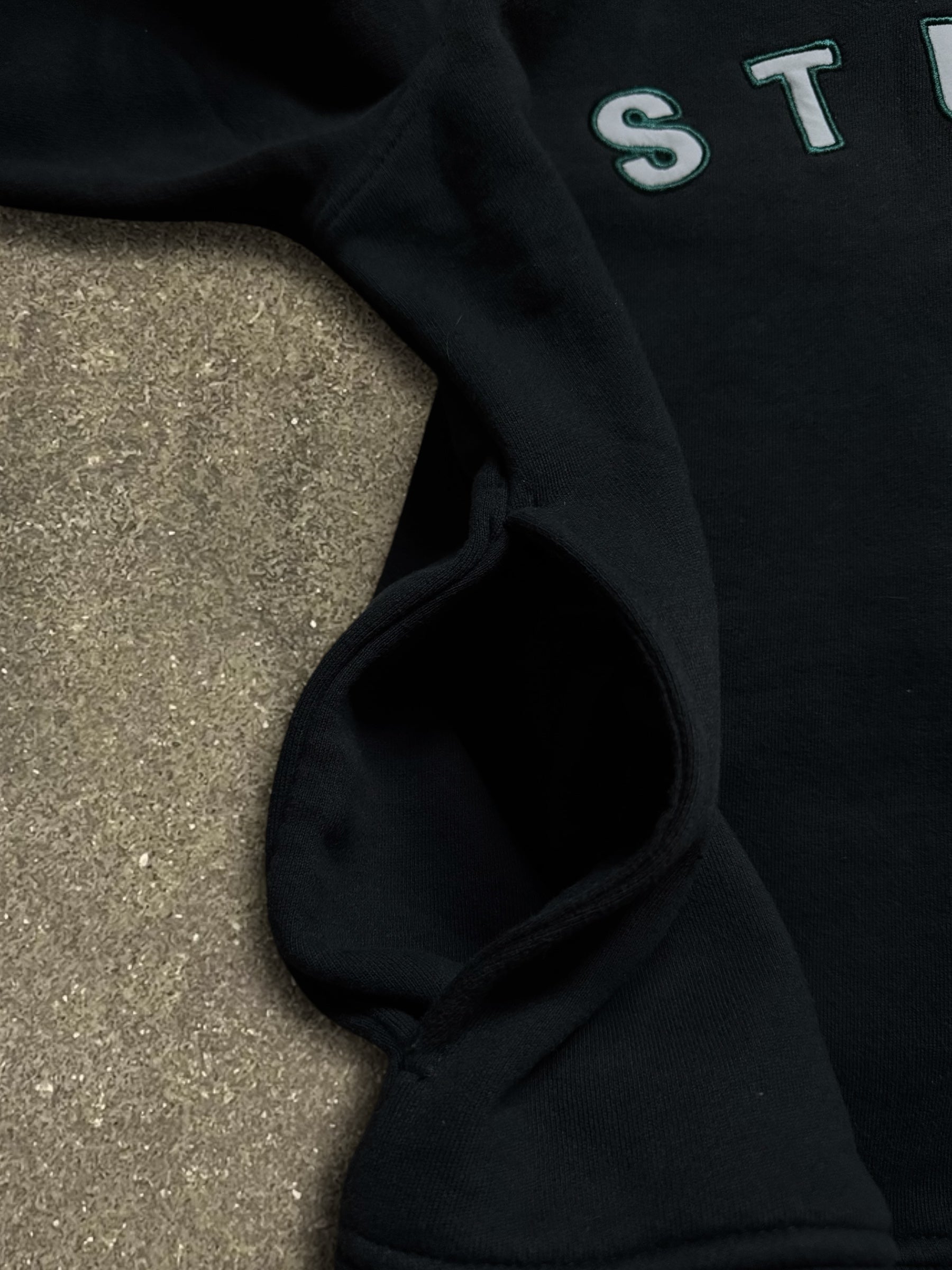 STÜSSY QUARTER ZIP SWEATSHIRT