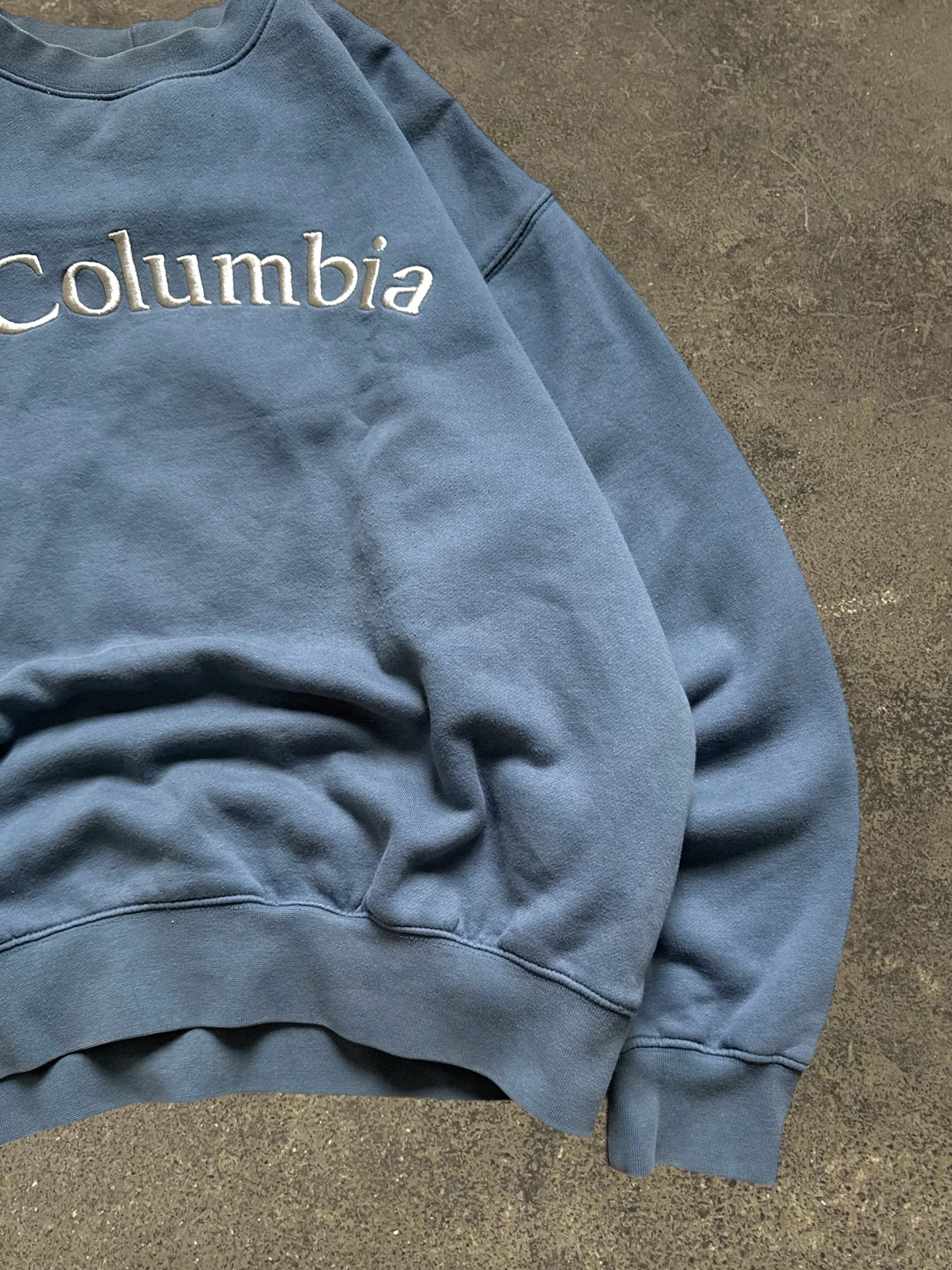 VINTAGE COLUMBIA SWEATSHIRT