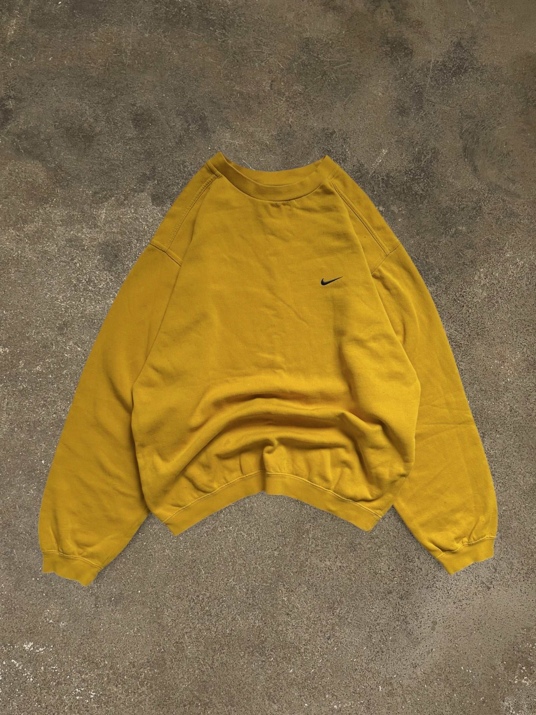 VINTAGE 00S NIKE SWEATSHIRT
