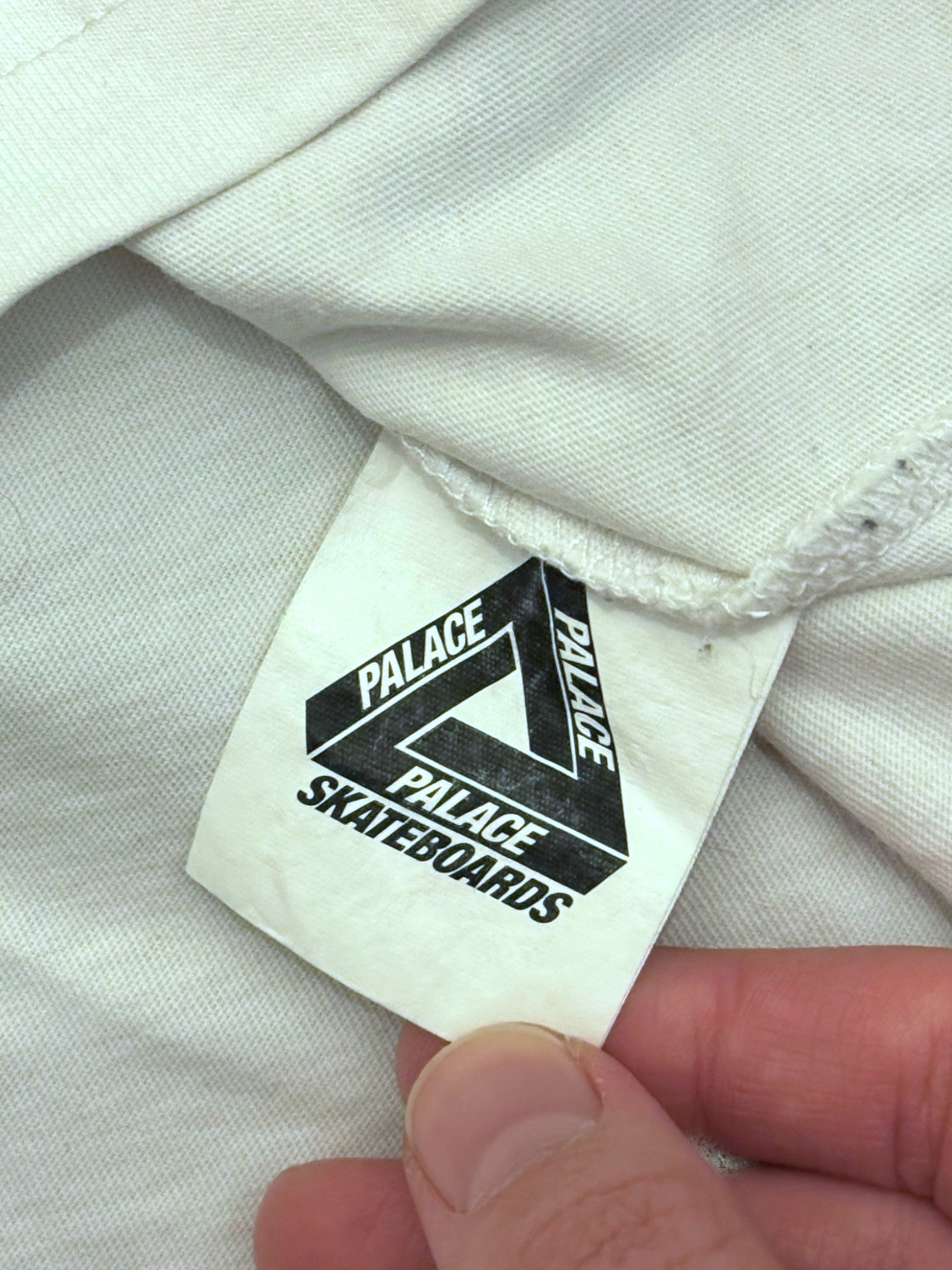 PALACE BASICALLY A T-SHIRT