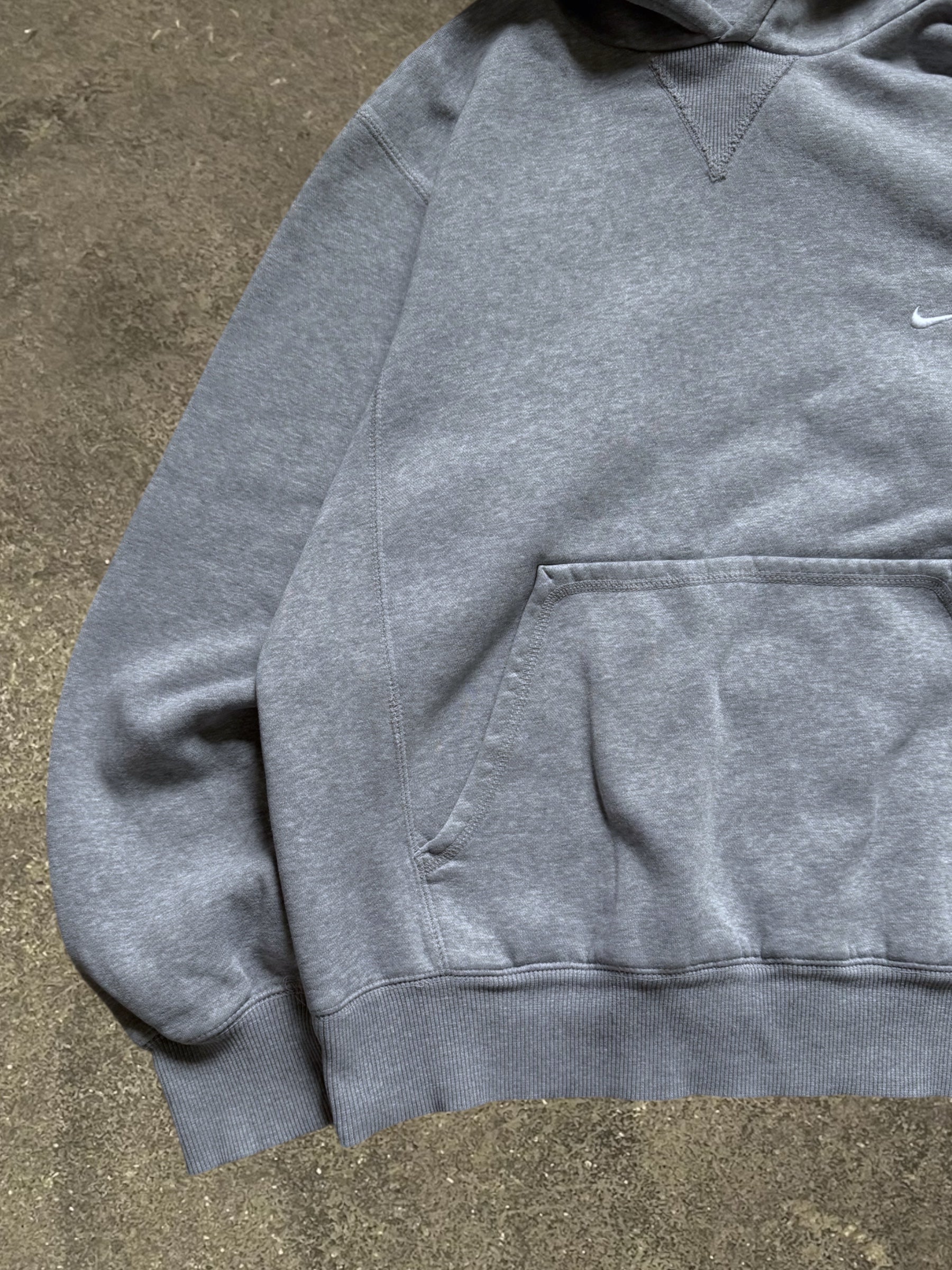 VINTAGE 00S NIKE HOODIE