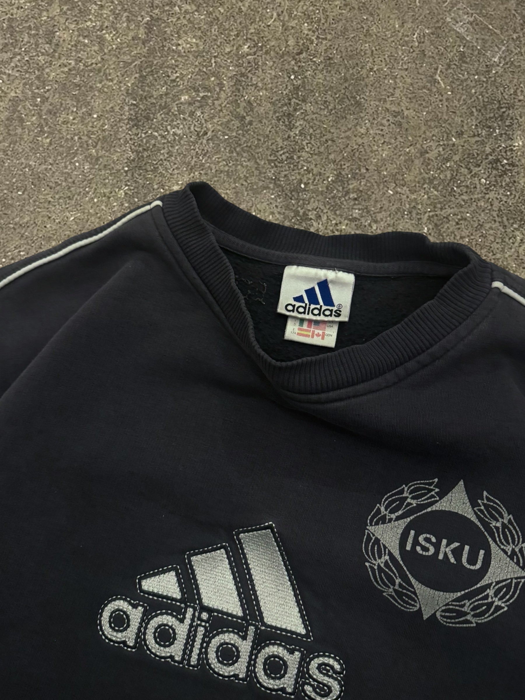 VINTAGE 90S BLACK ADIDAS SWEATSHIRT