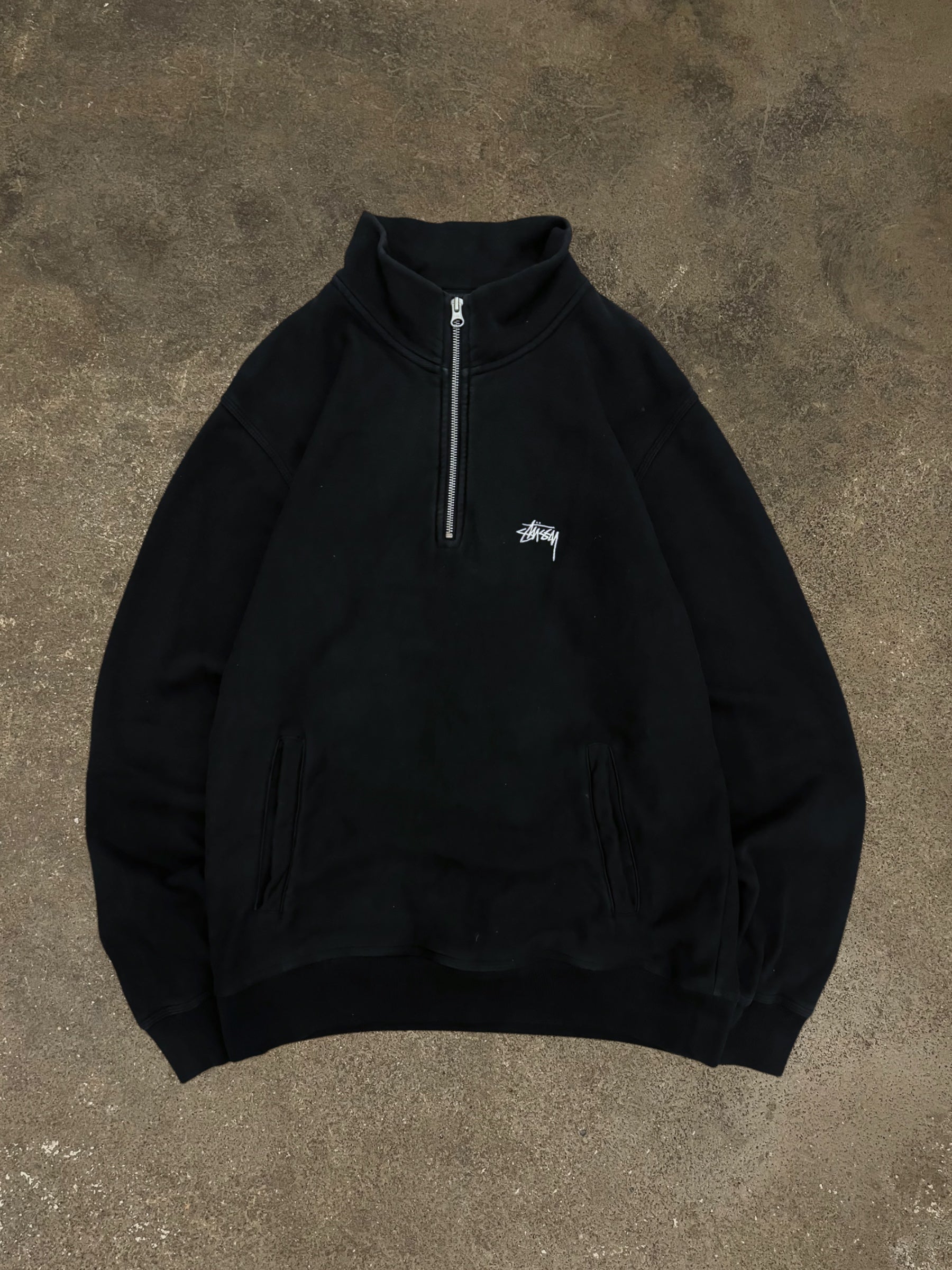 STÜSSY QUARTER ZIP SWEATSHIRT