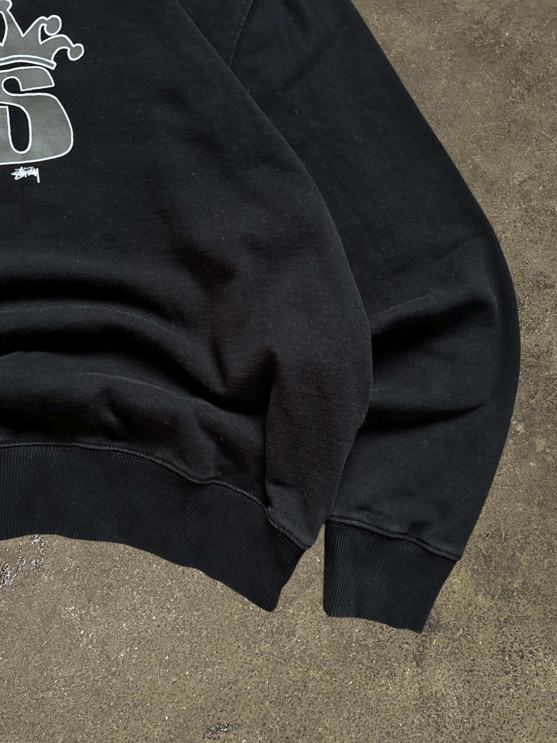 STÜSSY BLACK S CROWN SWEATSHIRT