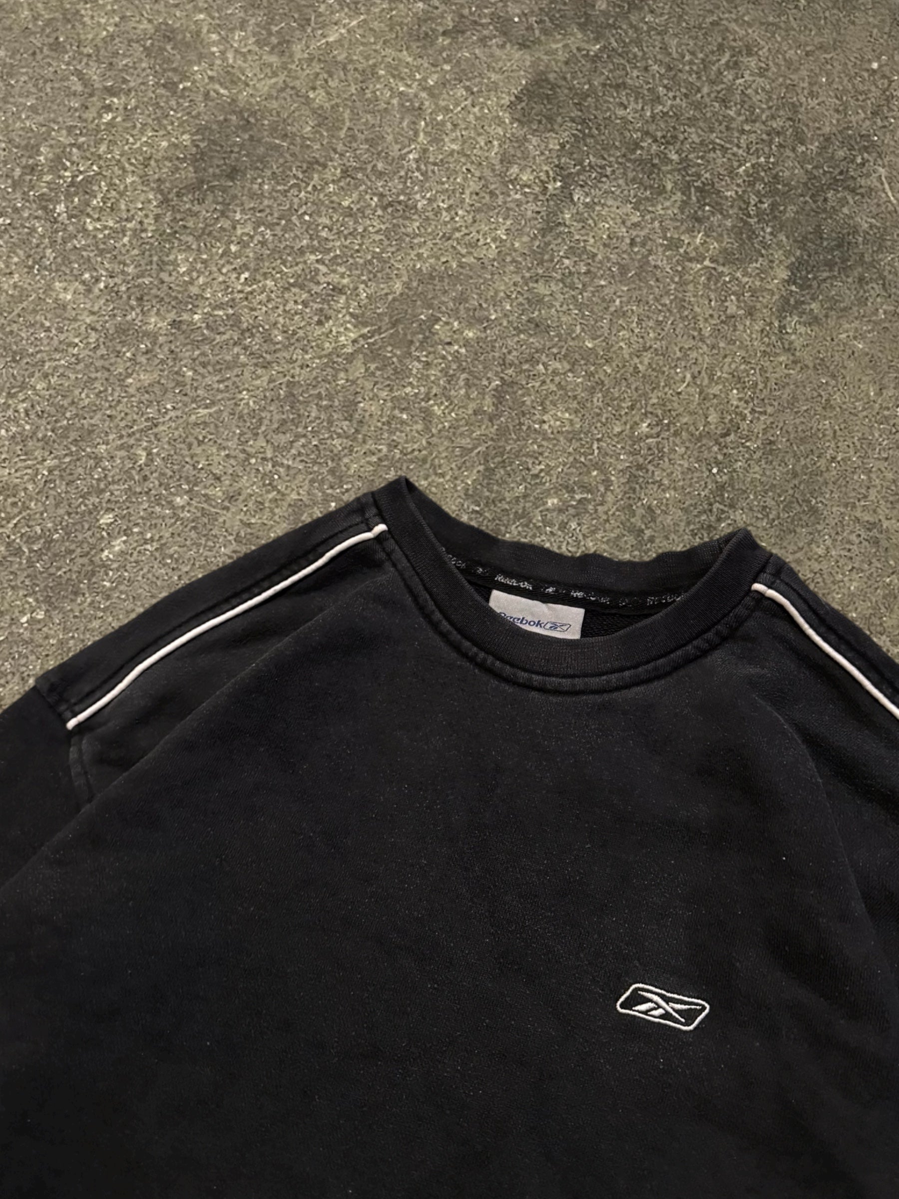 VINTAGE BLACK REEBOK SWEATSHIRT