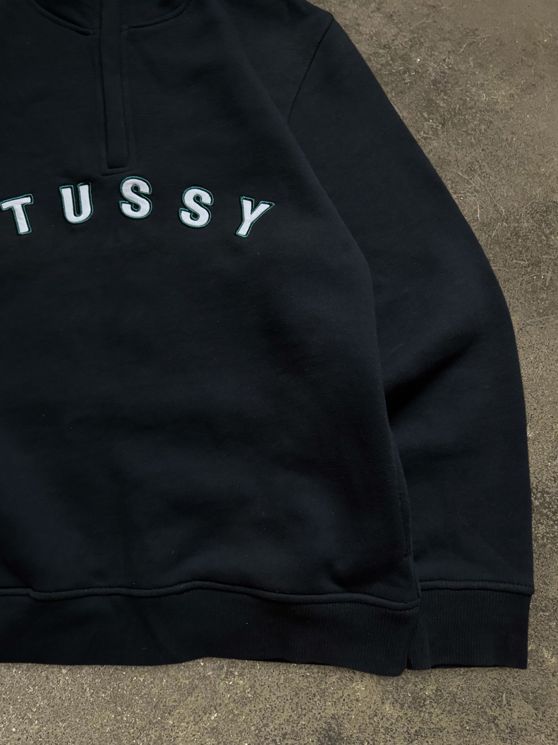 STÜSSY QUARTER ZIP SWEATSHIRT