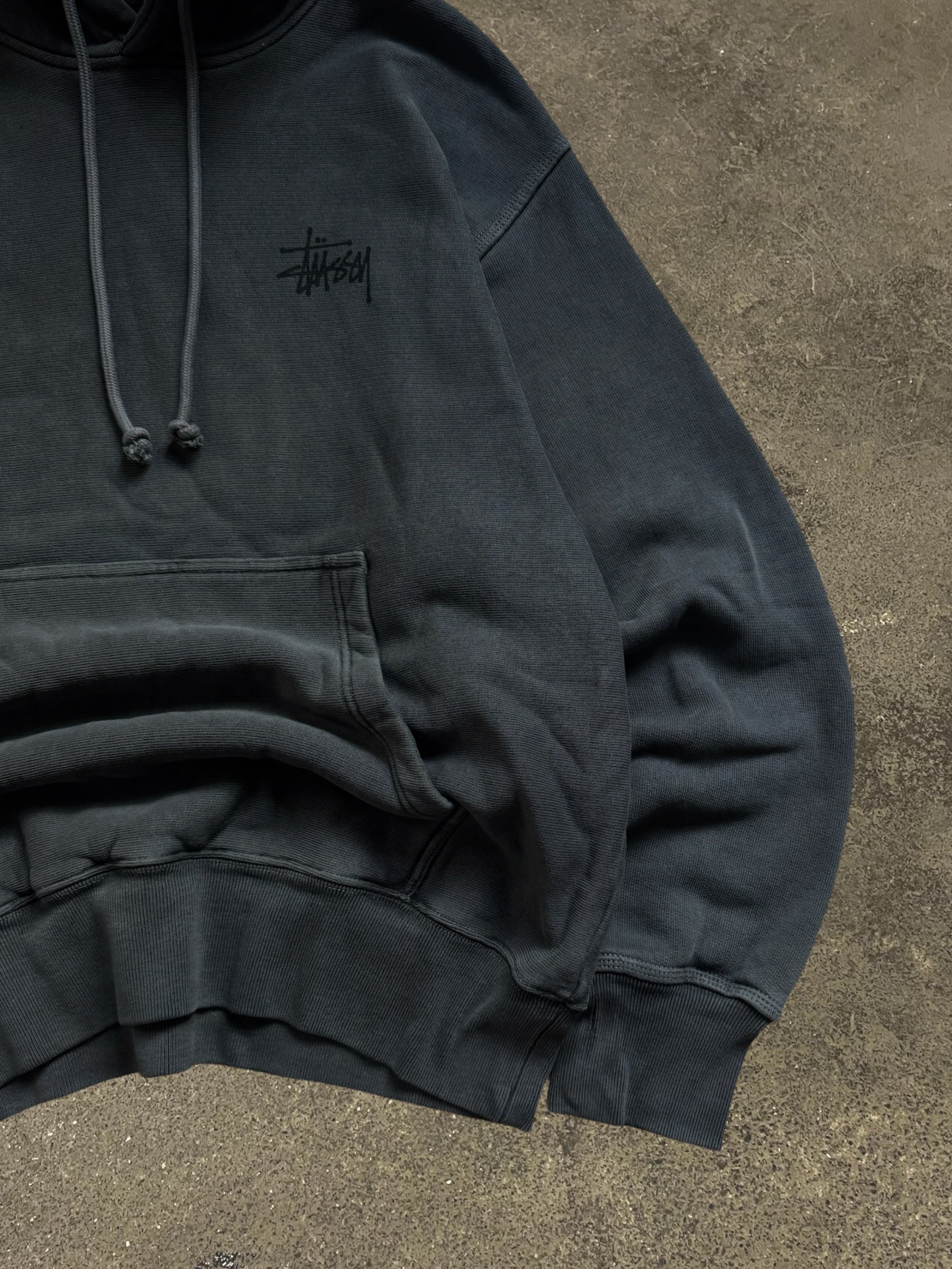 STÜSSY PIGMENT DYED BASIC LOGO HOODIE