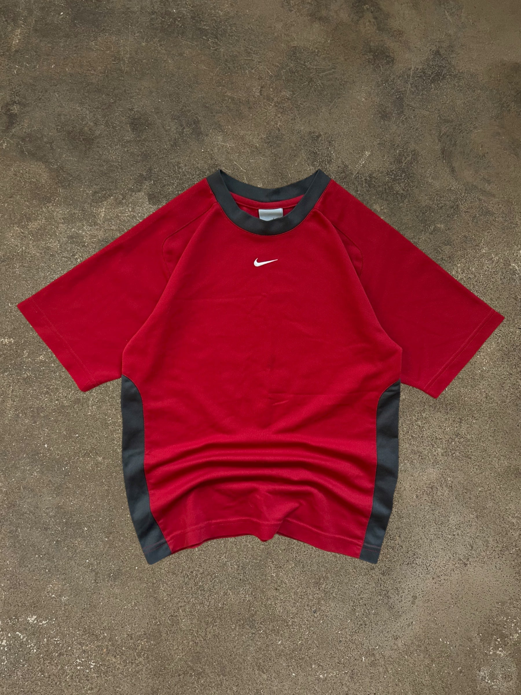 VINTAGE 00S RED NIKE T-SHIRT