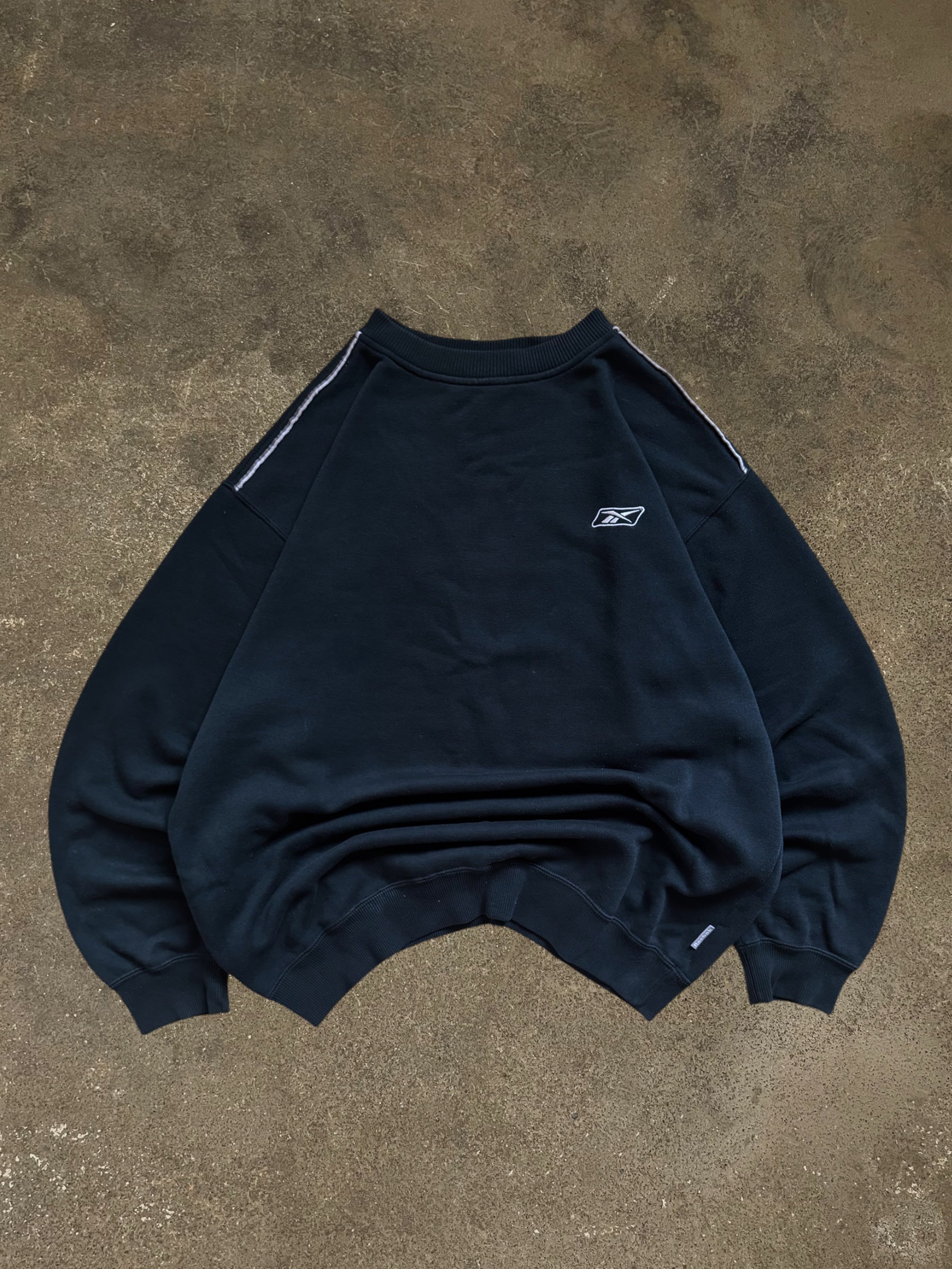 VINTAGE 90S NAVY REEBOK SWEATSHIRT