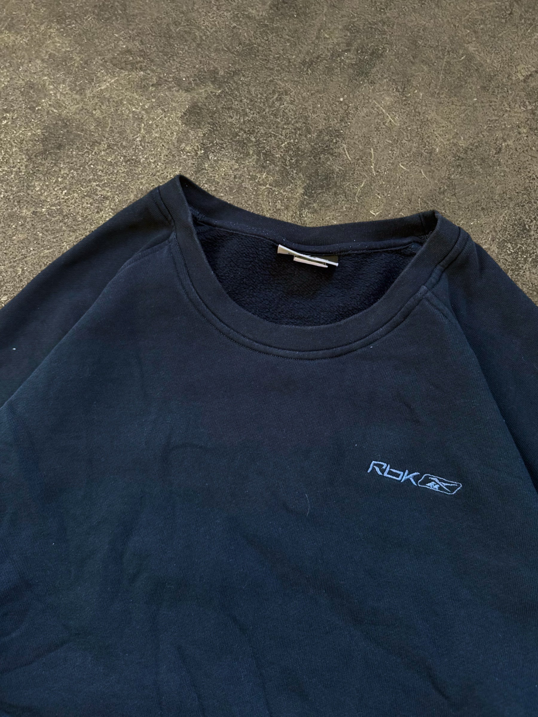 VINTAGE REEBOK NAVY SWEATSHIRT