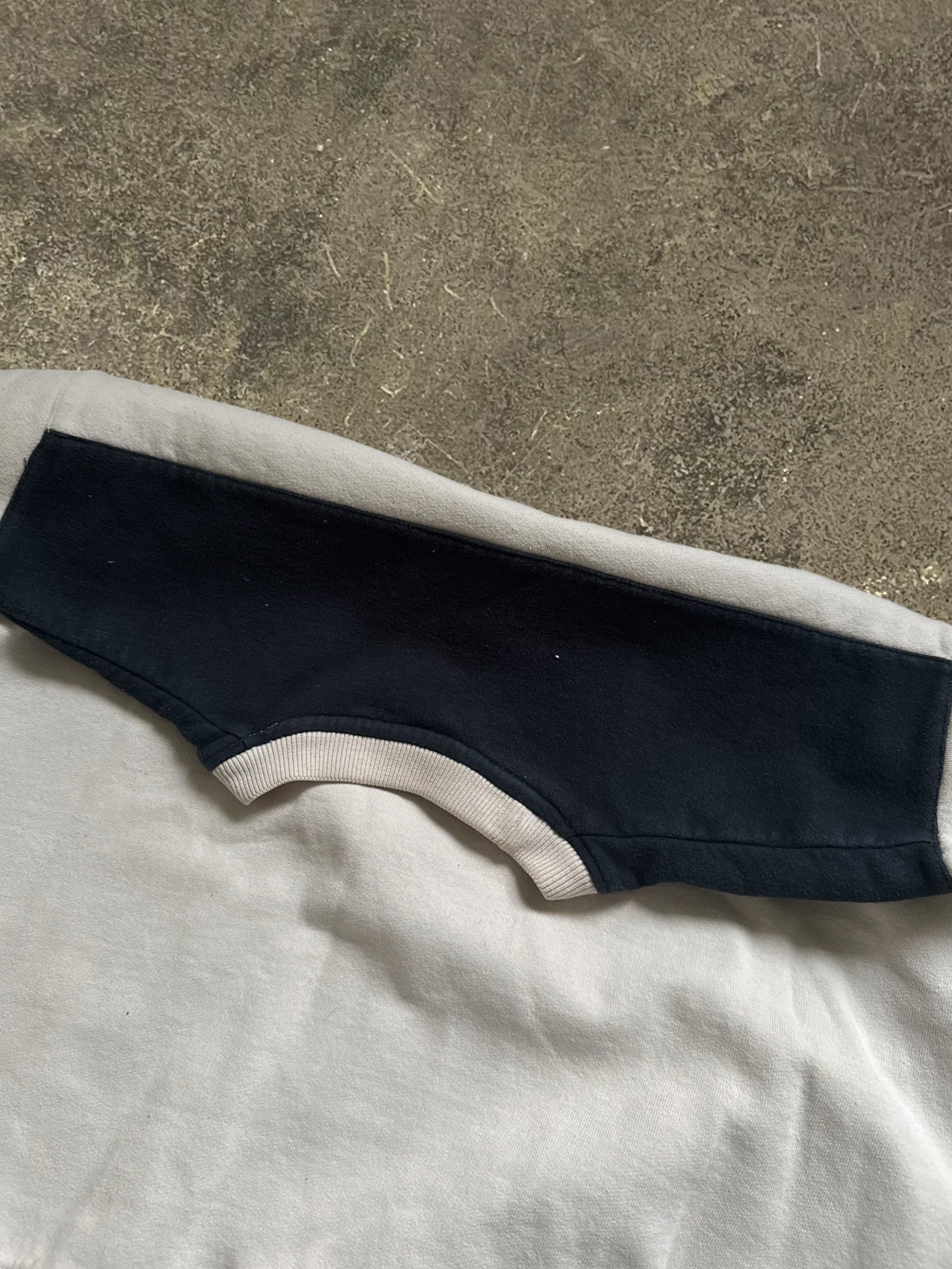 VINTAGE 00S ADIDAS SWEATSHIRT