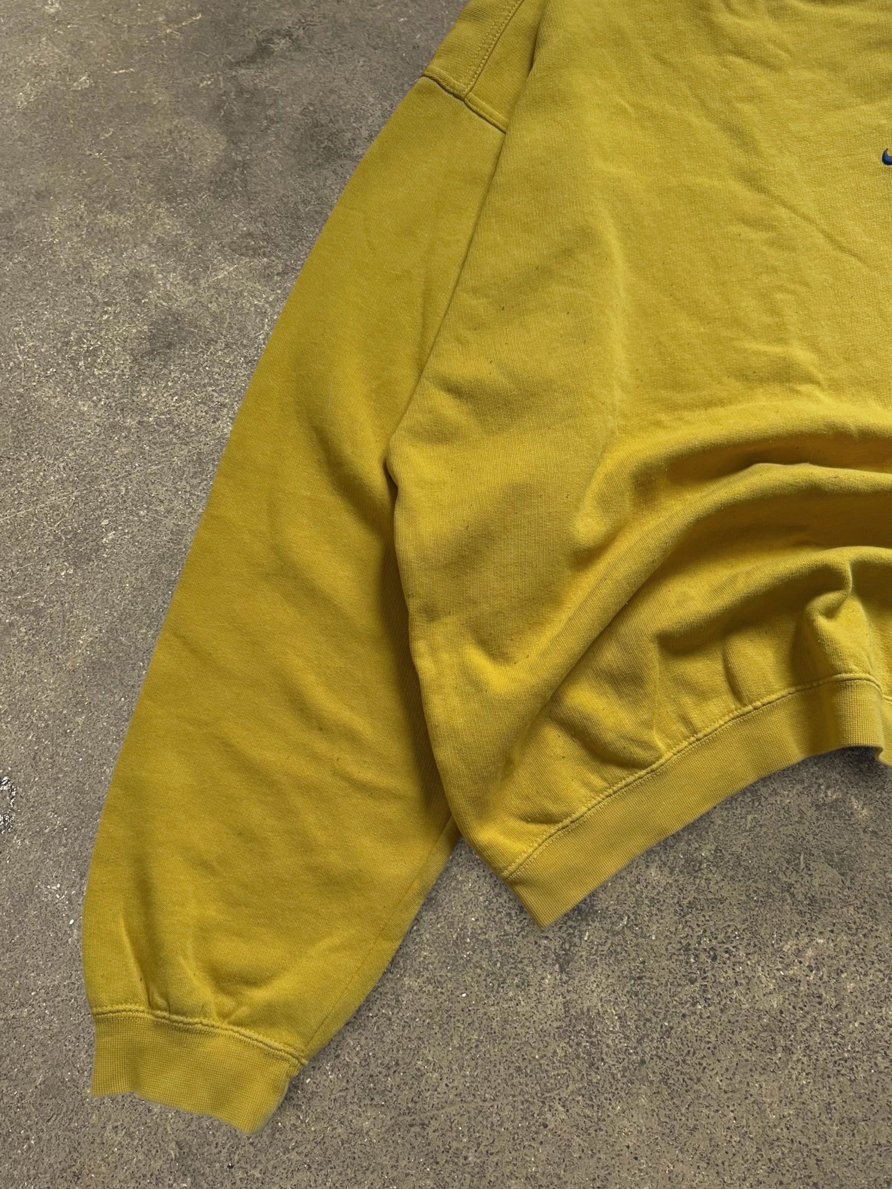 VINTAGE 00S NIKE SWEATSHIRT