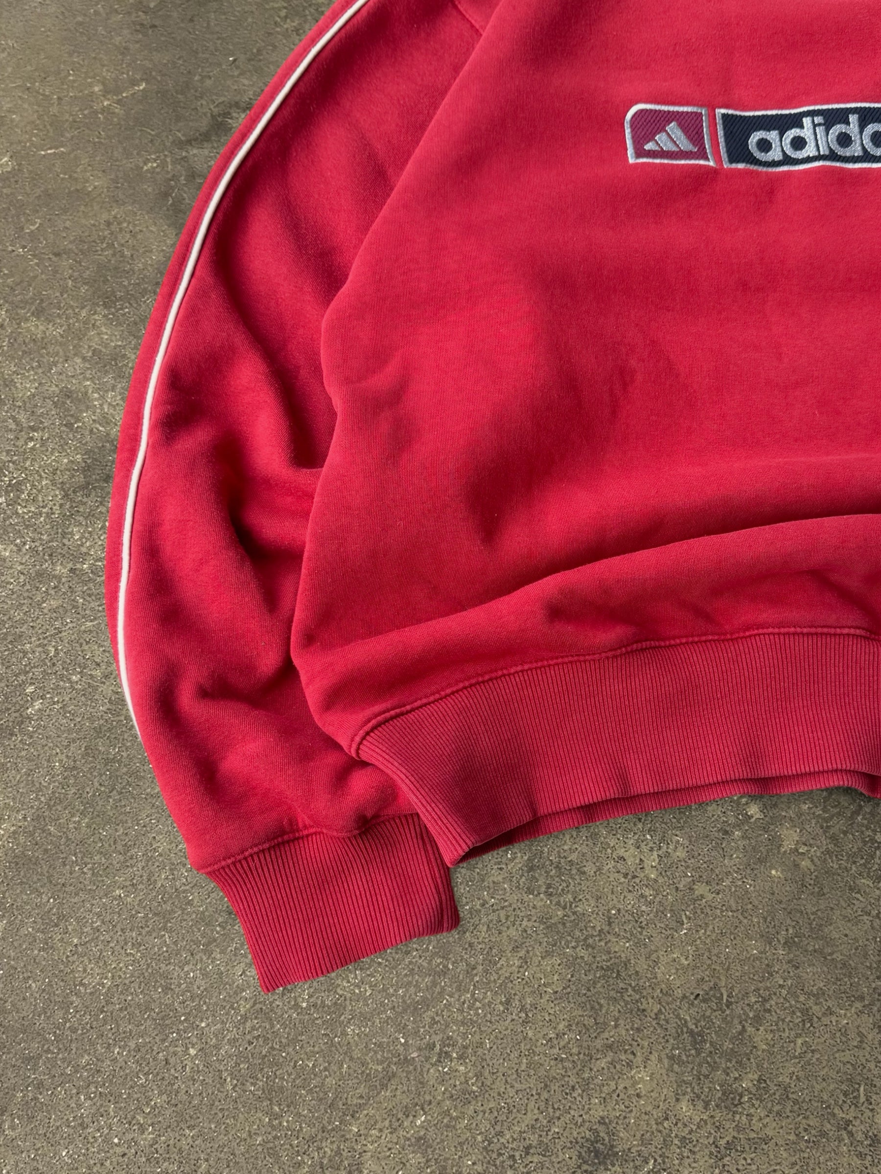 VINTAGE 00S ADIDAS SWEATSHIRT