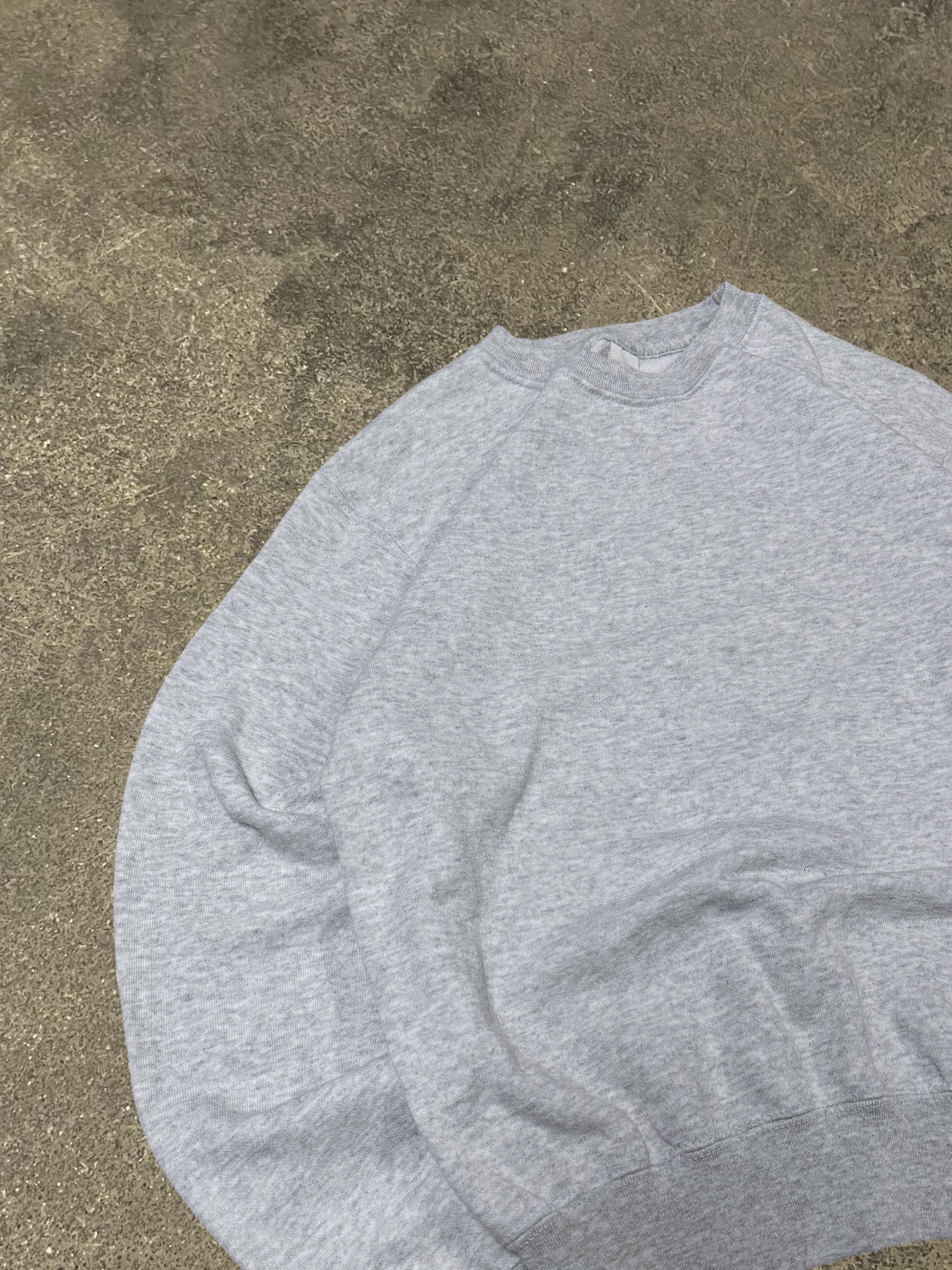 FRUIT OF THE LOOM GREY SWEATSHIRT