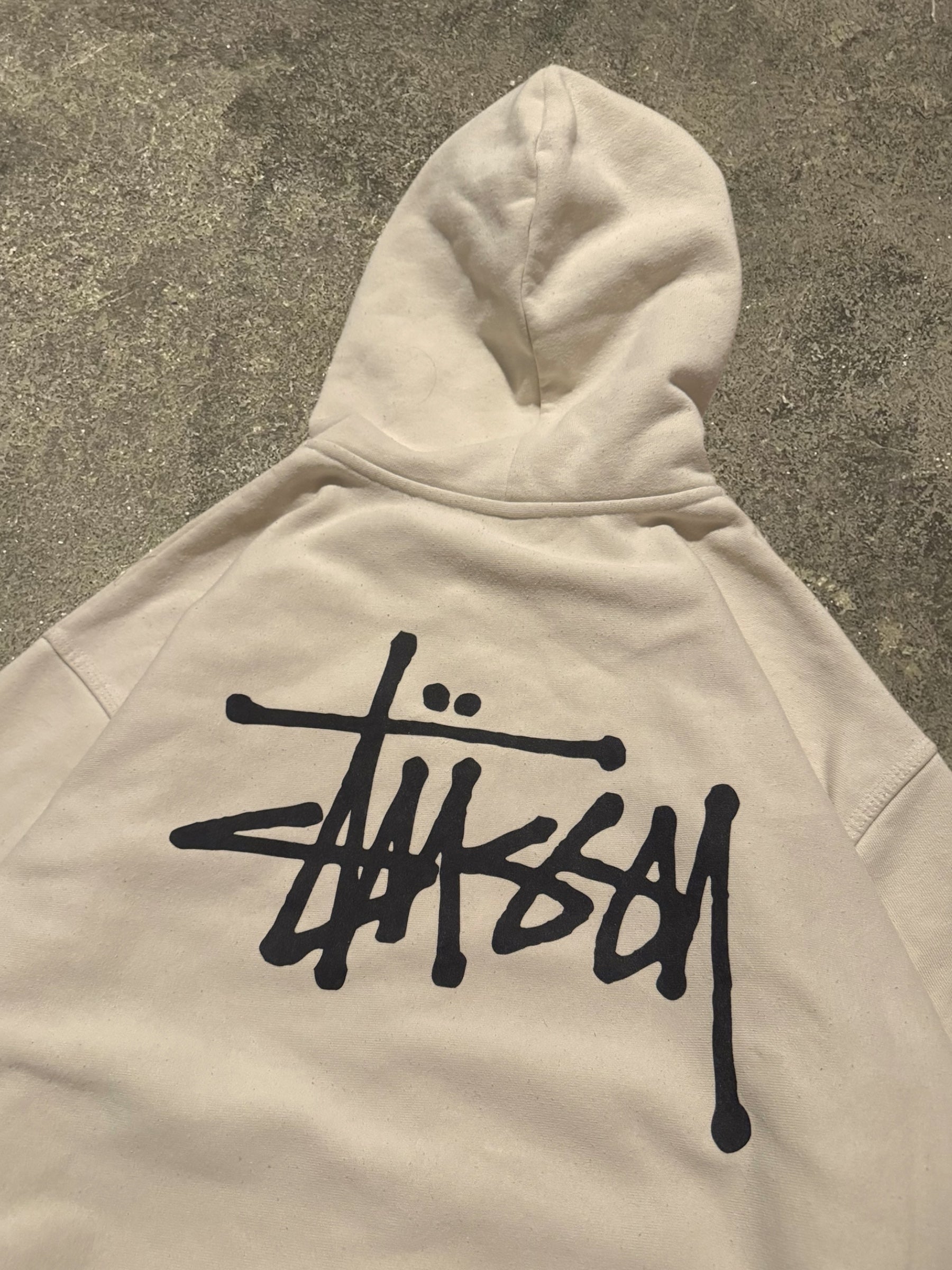 STÜSSY CREAM BASIC LOGO ZIP-UP HOODIE