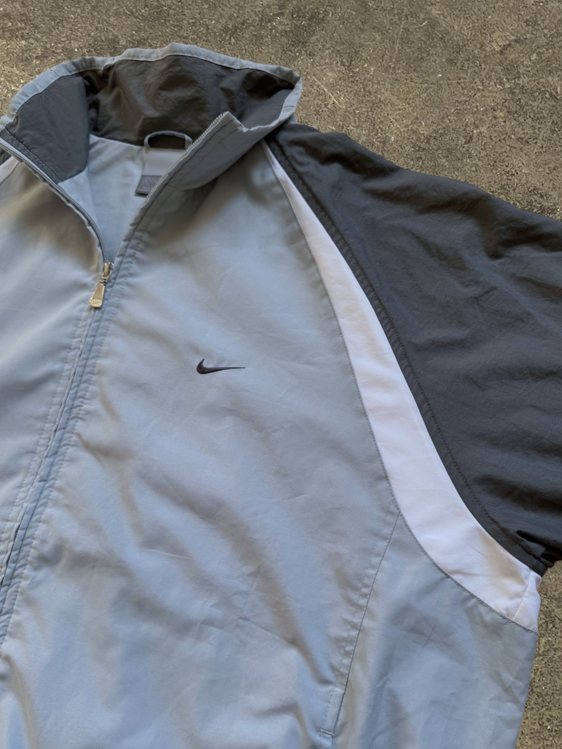 VINTAGE 00S NIKE JACKET