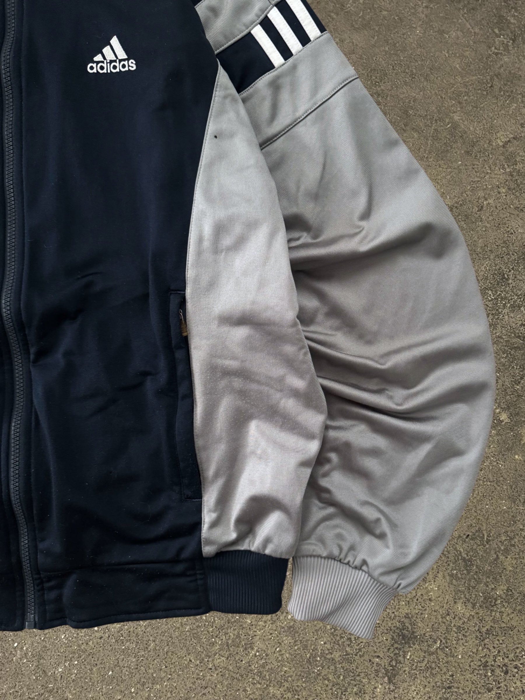 VINTAGE 00S NAVY ADIDAS TRACK JACKET