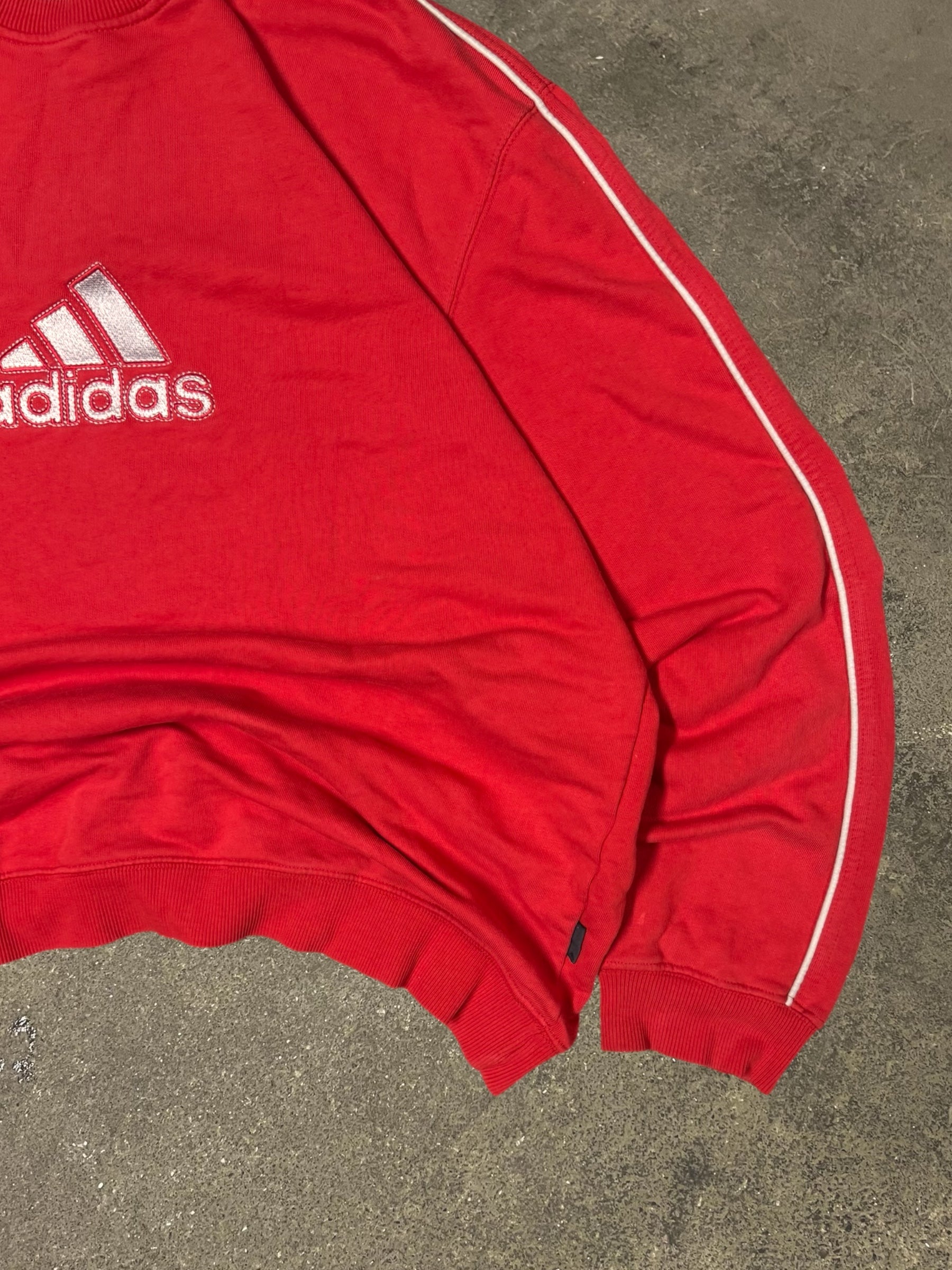 VINTAGE 90S RED ADIDAS SWEATSHIRT
