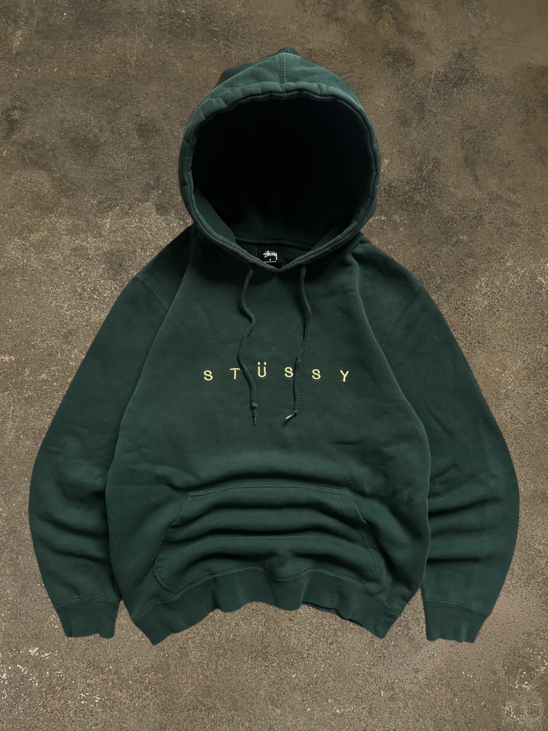 STÜSSY HELVETICA LOGO HOODIE