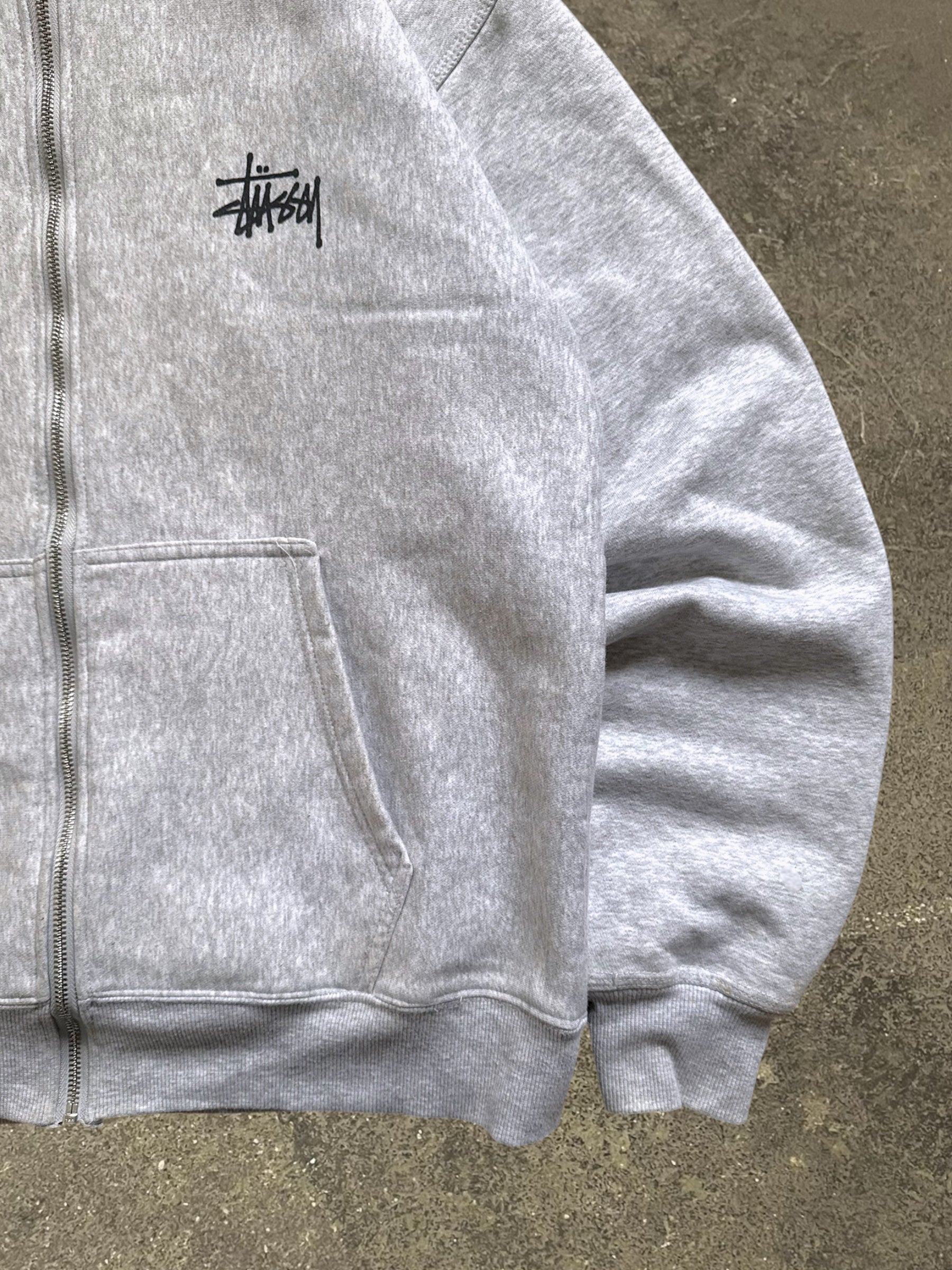 STÜSSY GREY BASIC LOGO ZIP-UP HOODIE