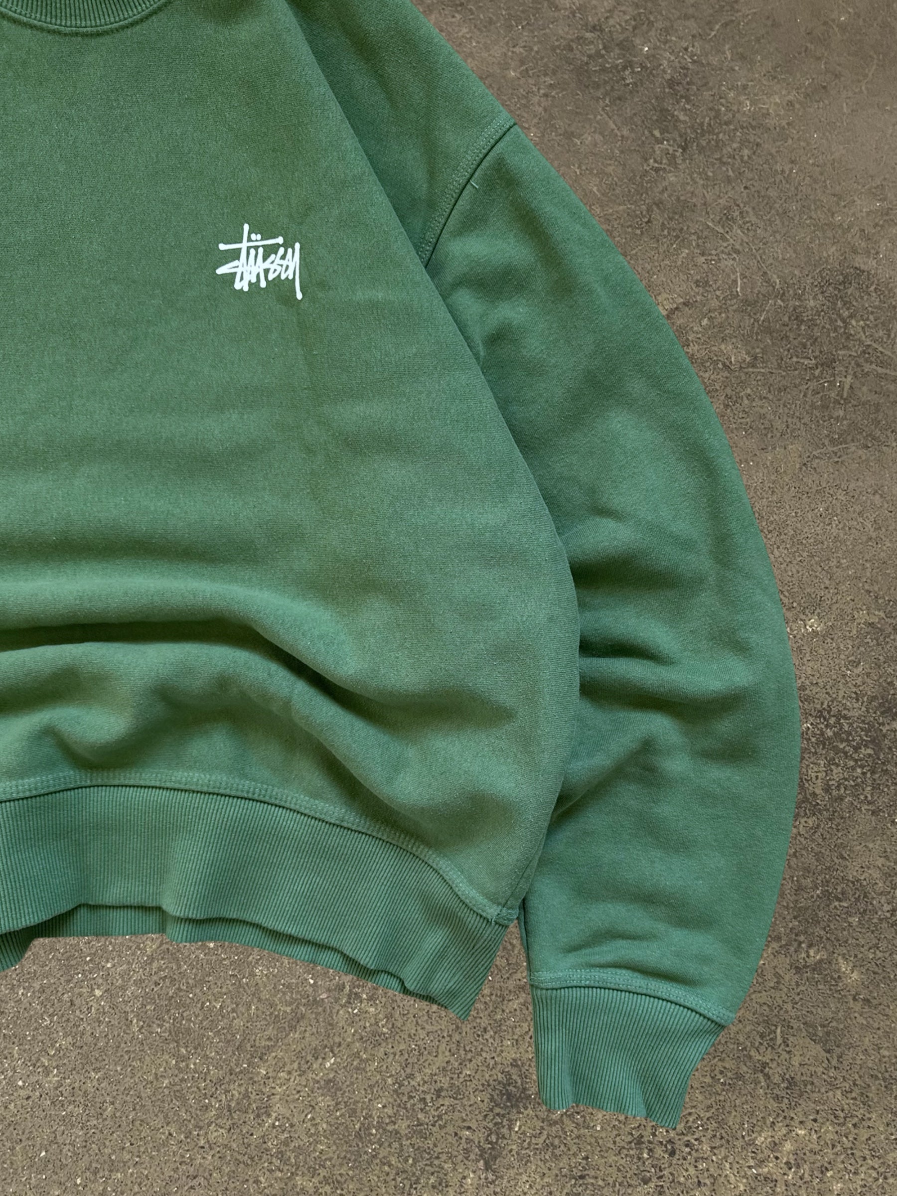 STÜSSY GREEN BASIC LOGO SWEATSHIRT