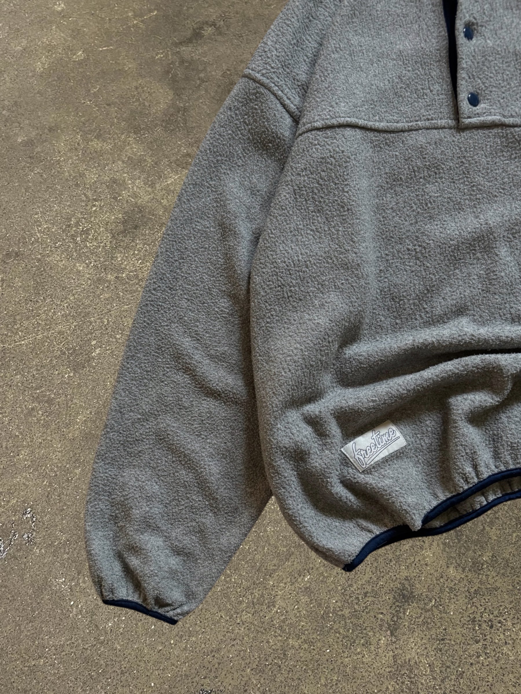 VINTAGE 90S REEBOK FLEECE