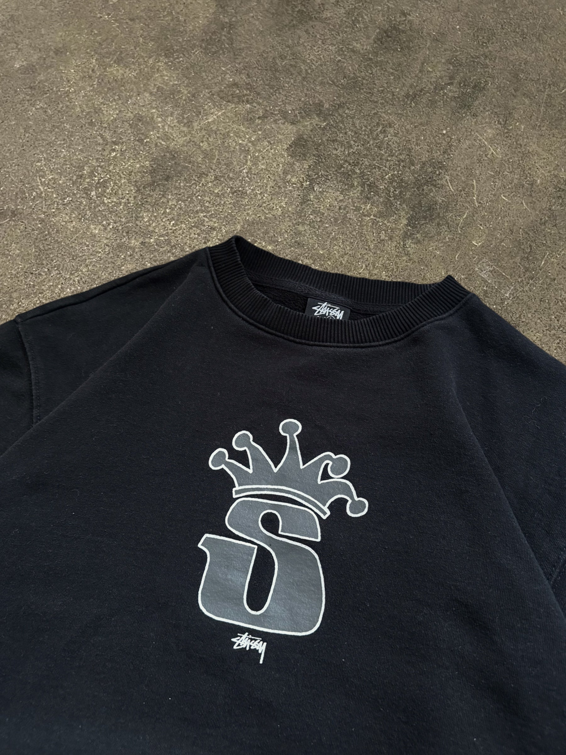 STÜSSY BLACK S CROWN SWEATSHIRT