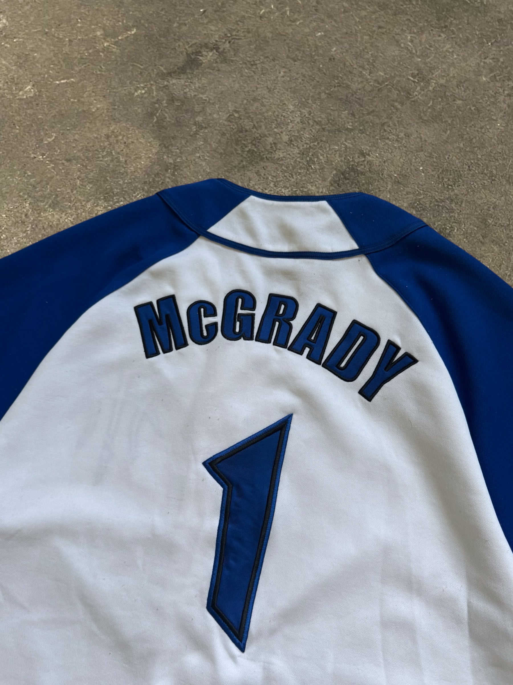 VINTAGE 00S ADIDAS BASKETBALL T-SHIRT