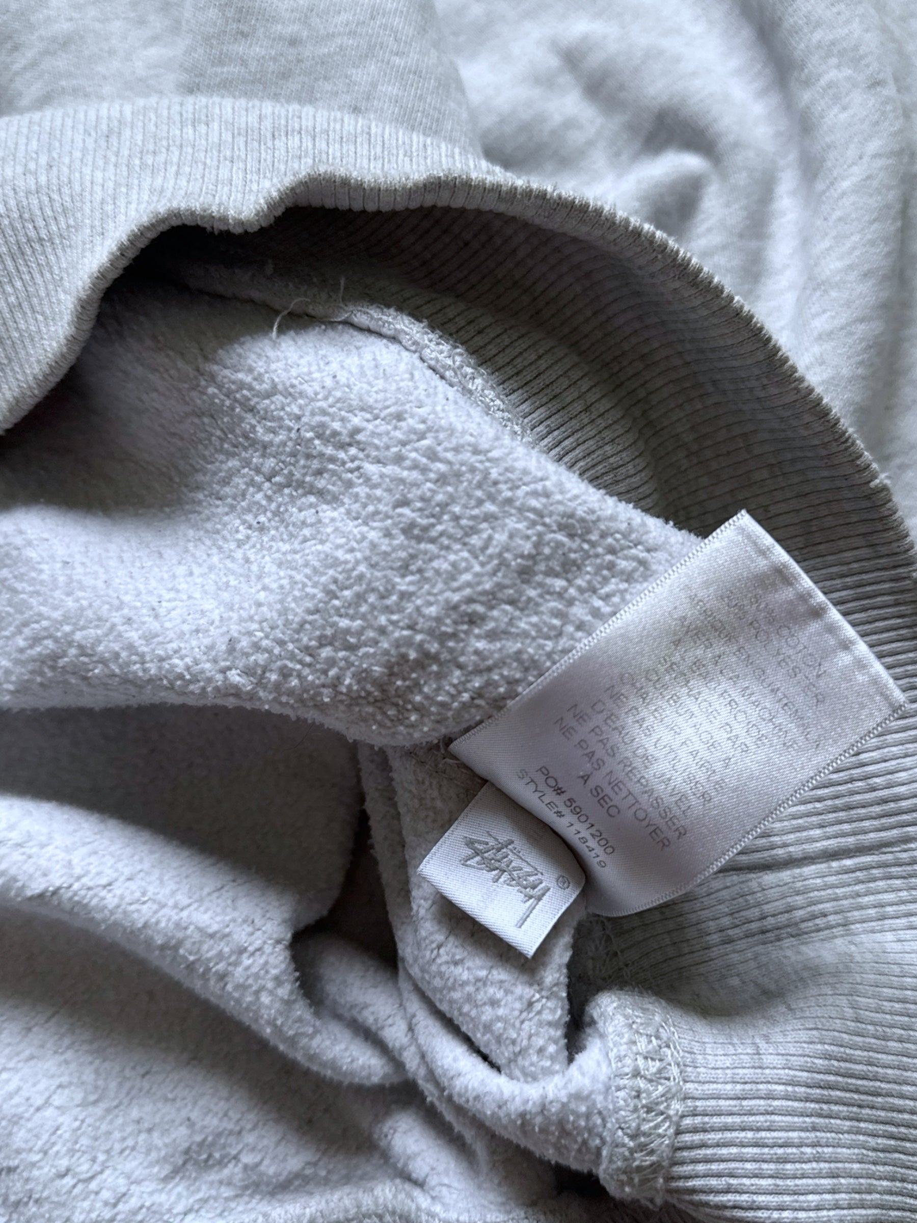 STÜSSY EMBROIDERED STOCK LOGO SWEATSHIRT