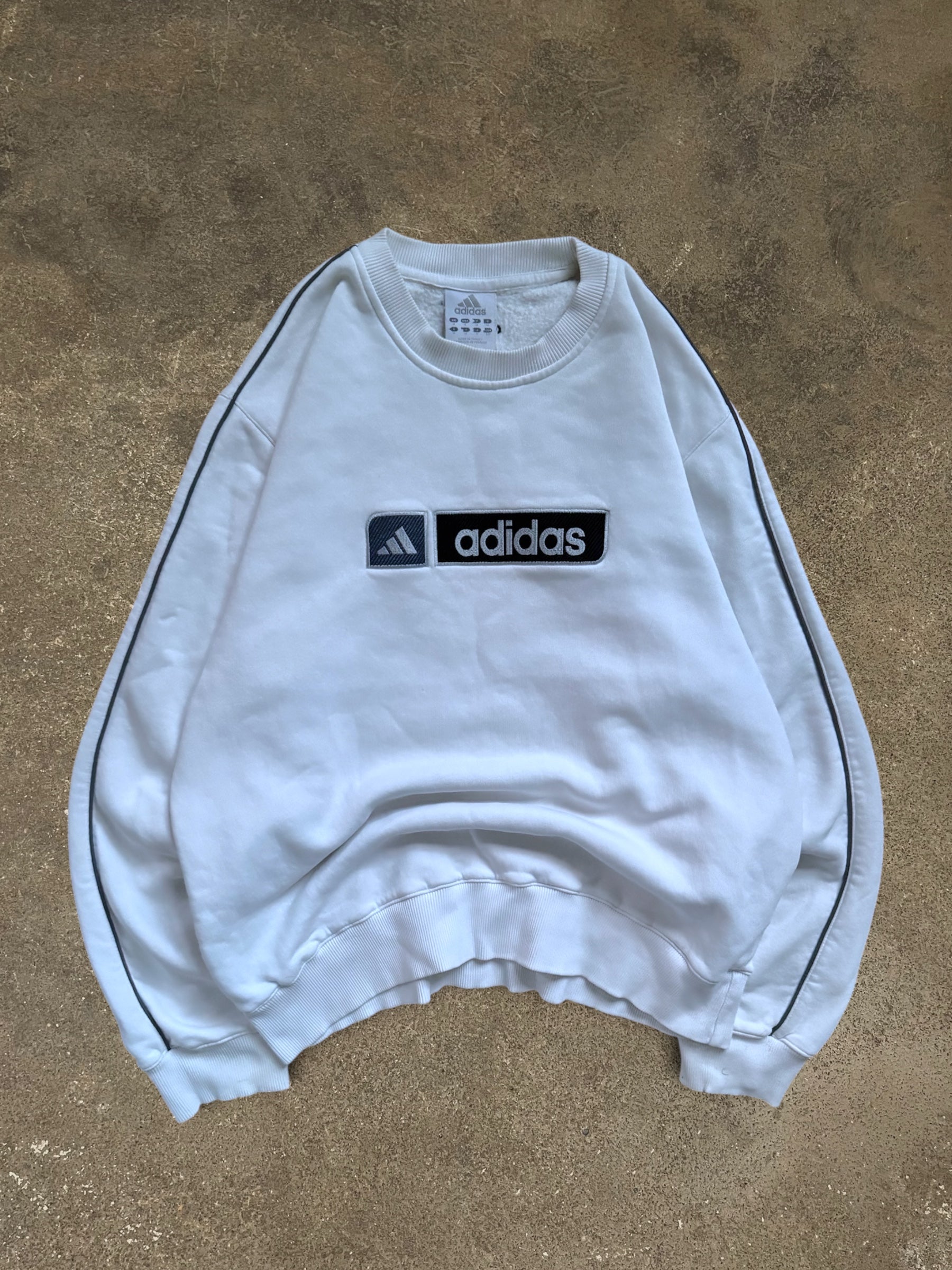 VINTAGE 00S ADIDAS SWEATSHIRT