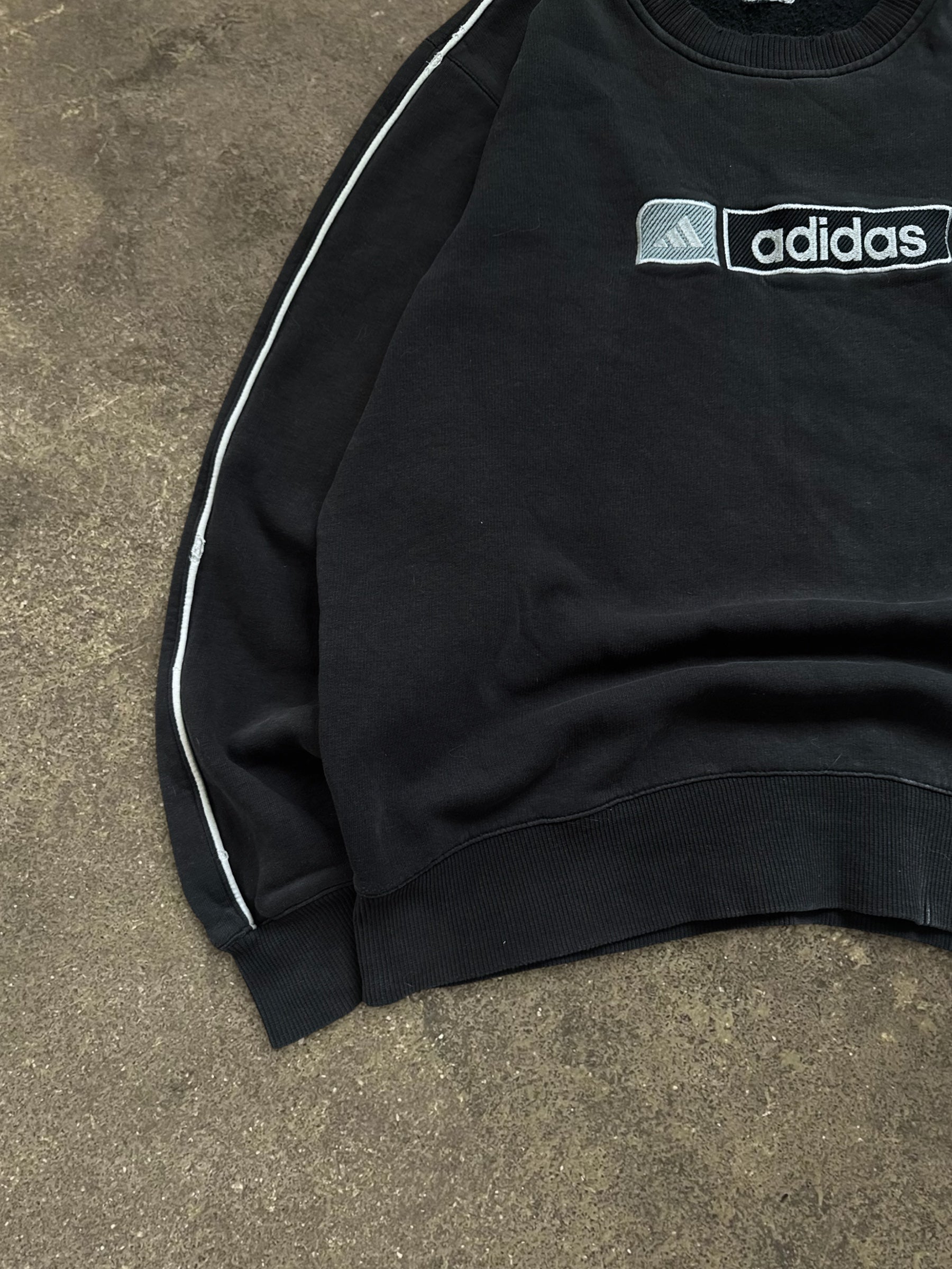 VINTAGE 00S ADIDAS SWEATSHIRT