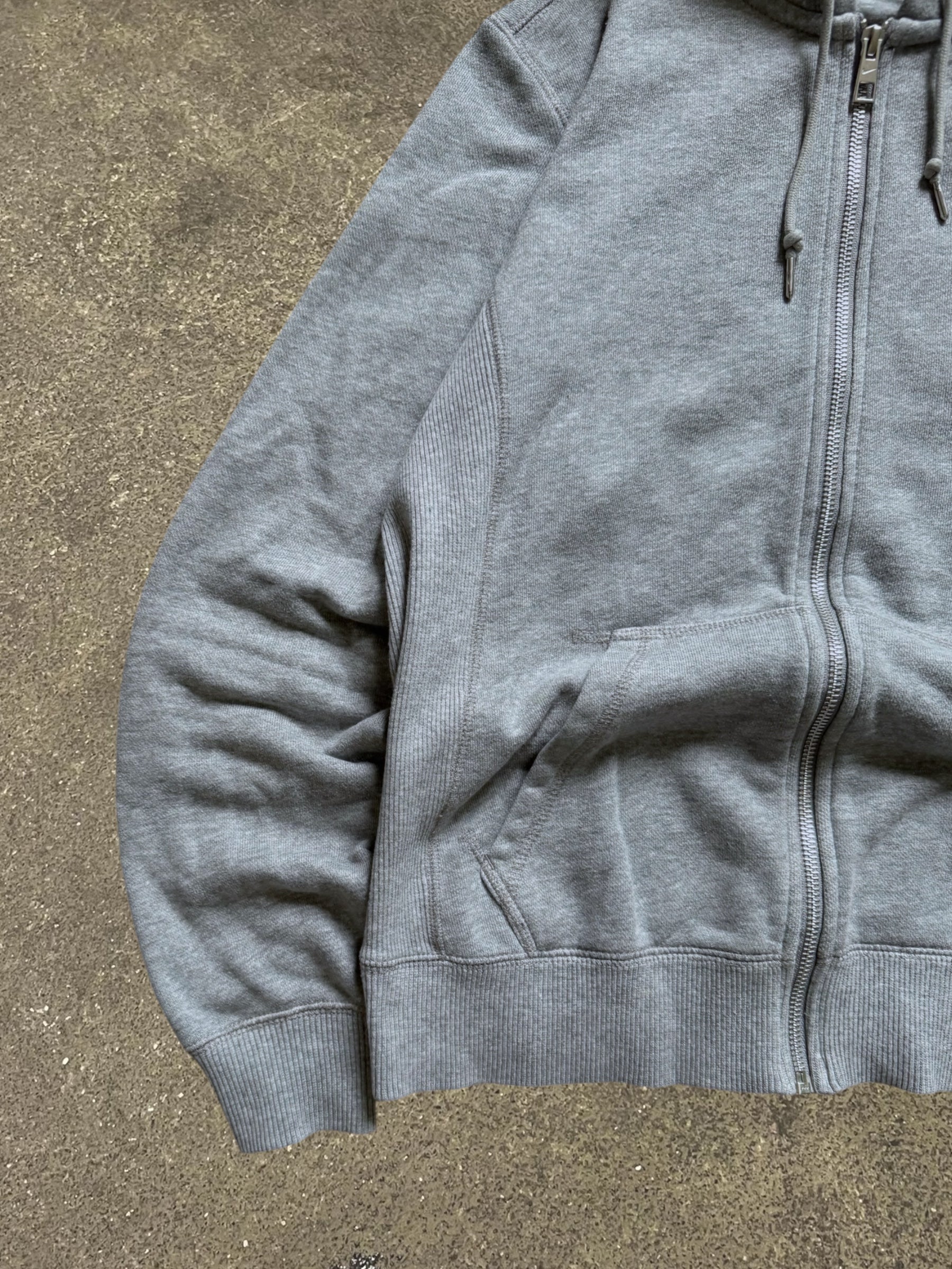 VINTAGE 00S NIKE ZIP-UP HOODIE