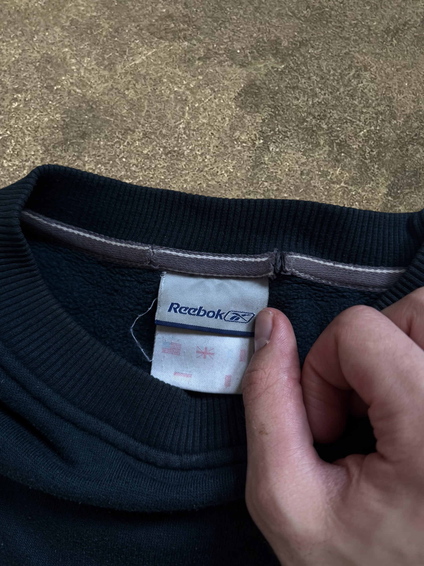 VINTAGE 90S NAVY REEBOK SWEATSHIRT