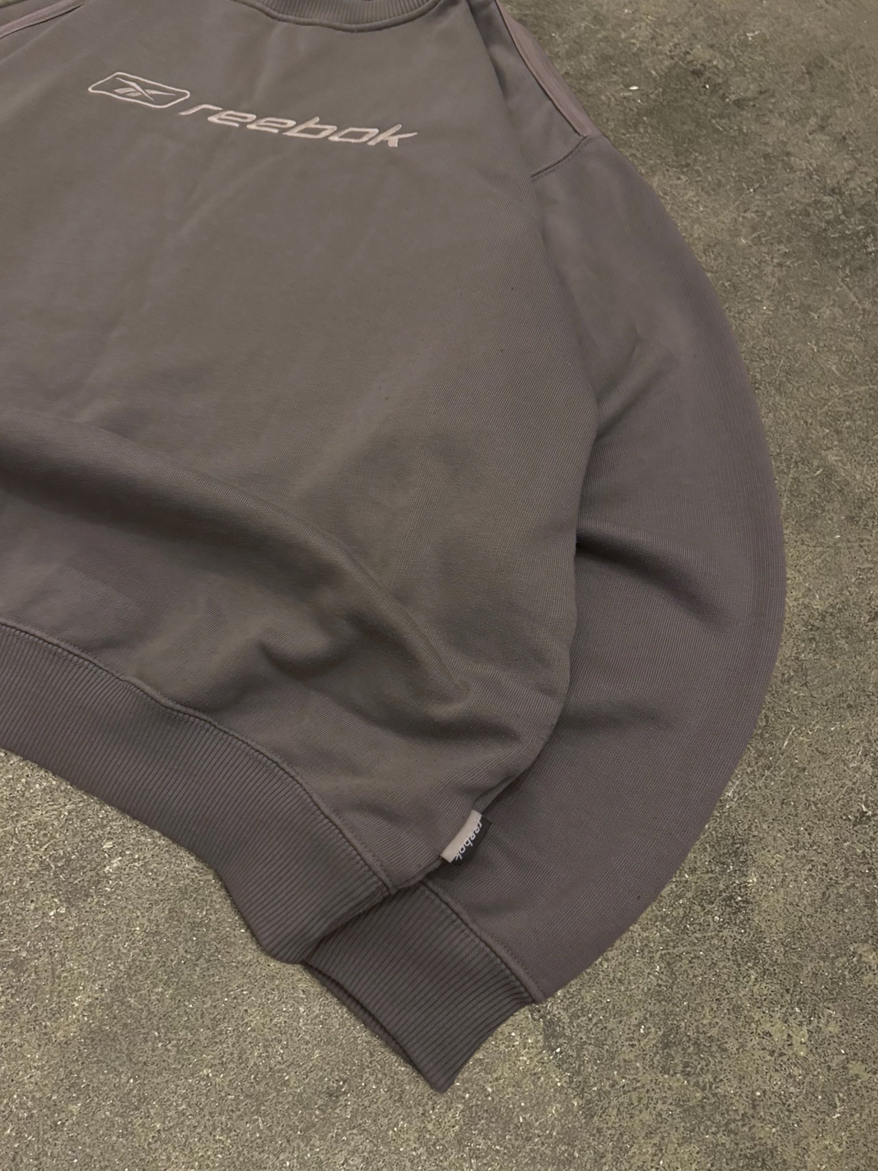 VINTAGE REEBOK SWEATSHIRT