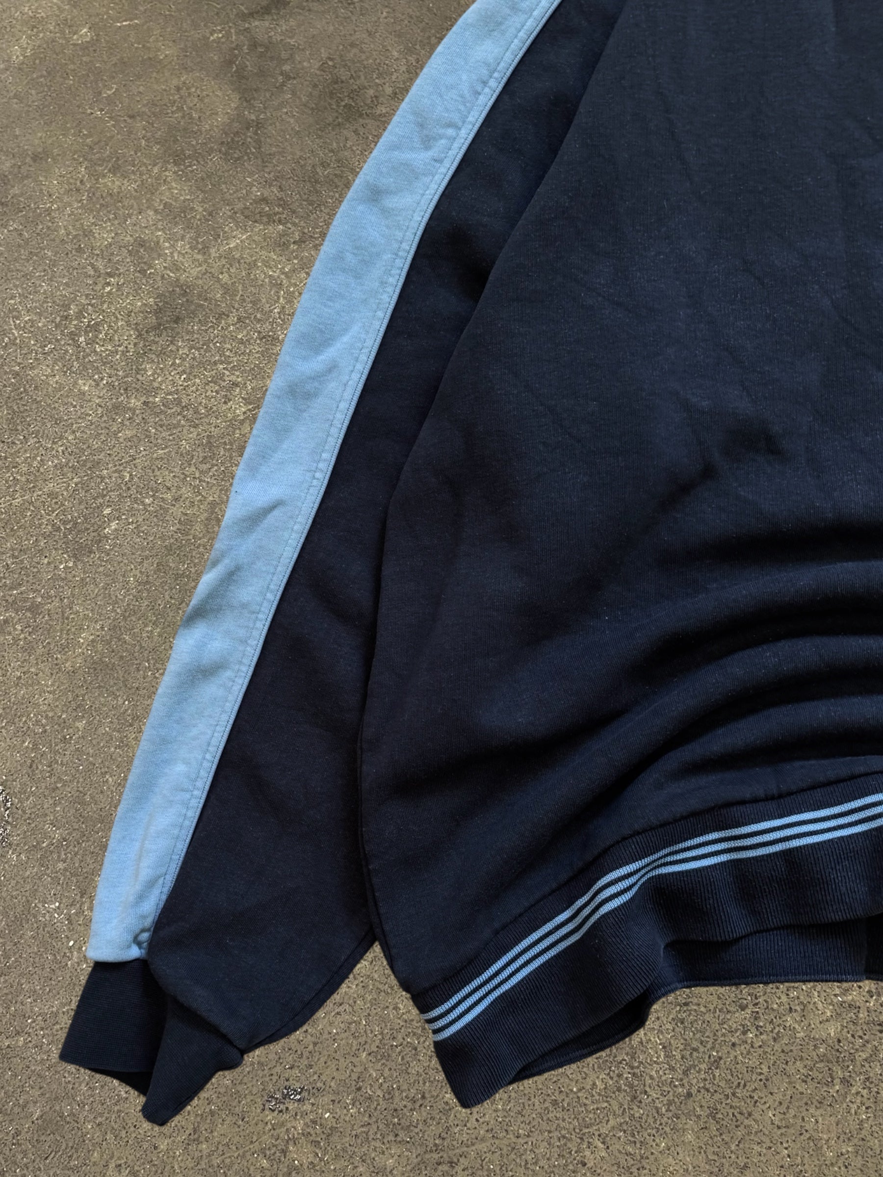 VINTAGE 00S ADIDAS SWEATSHIRT