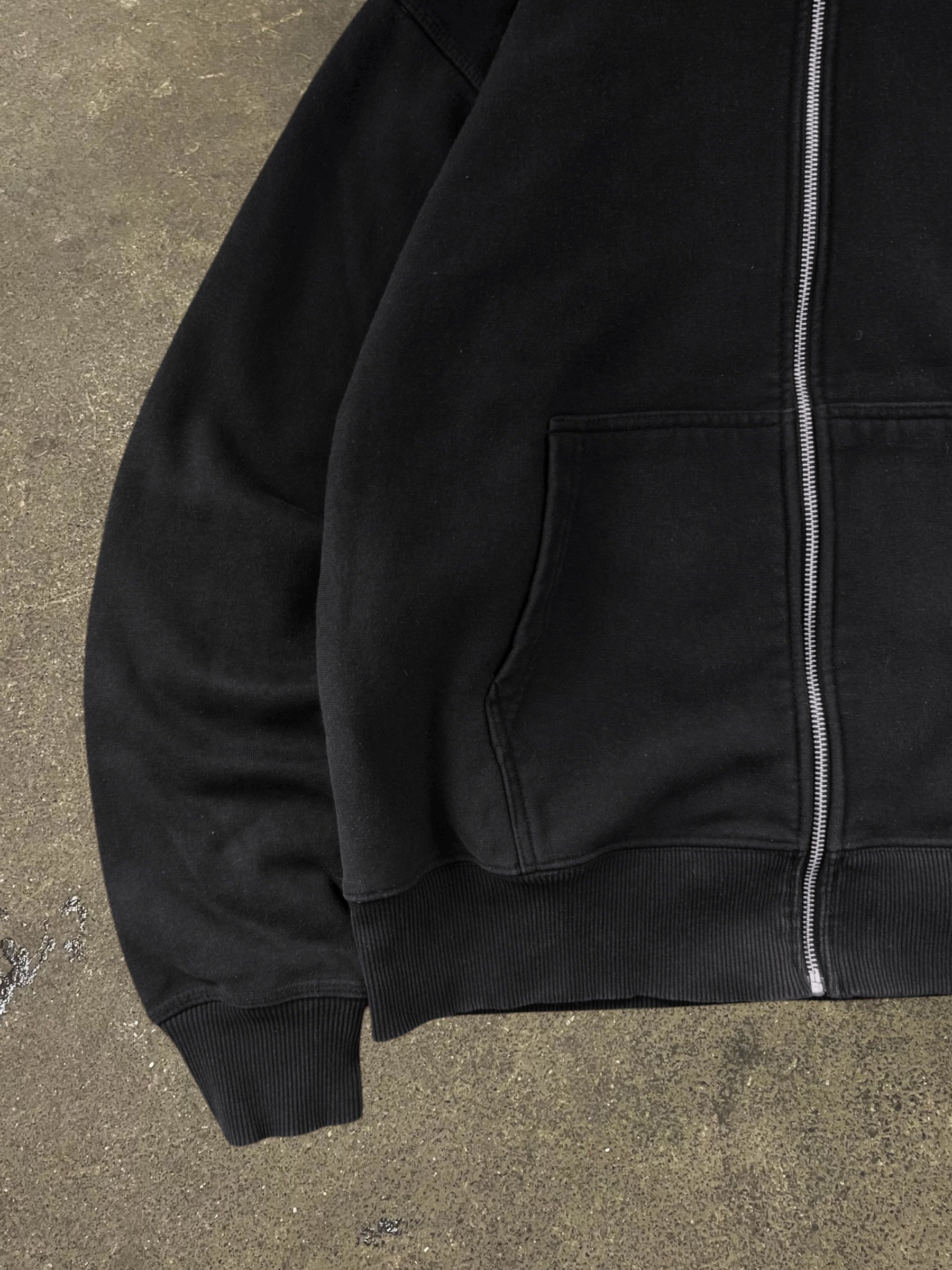 STÜSSY BLACK BASIC LOGO ZIP-UP HOODIE
