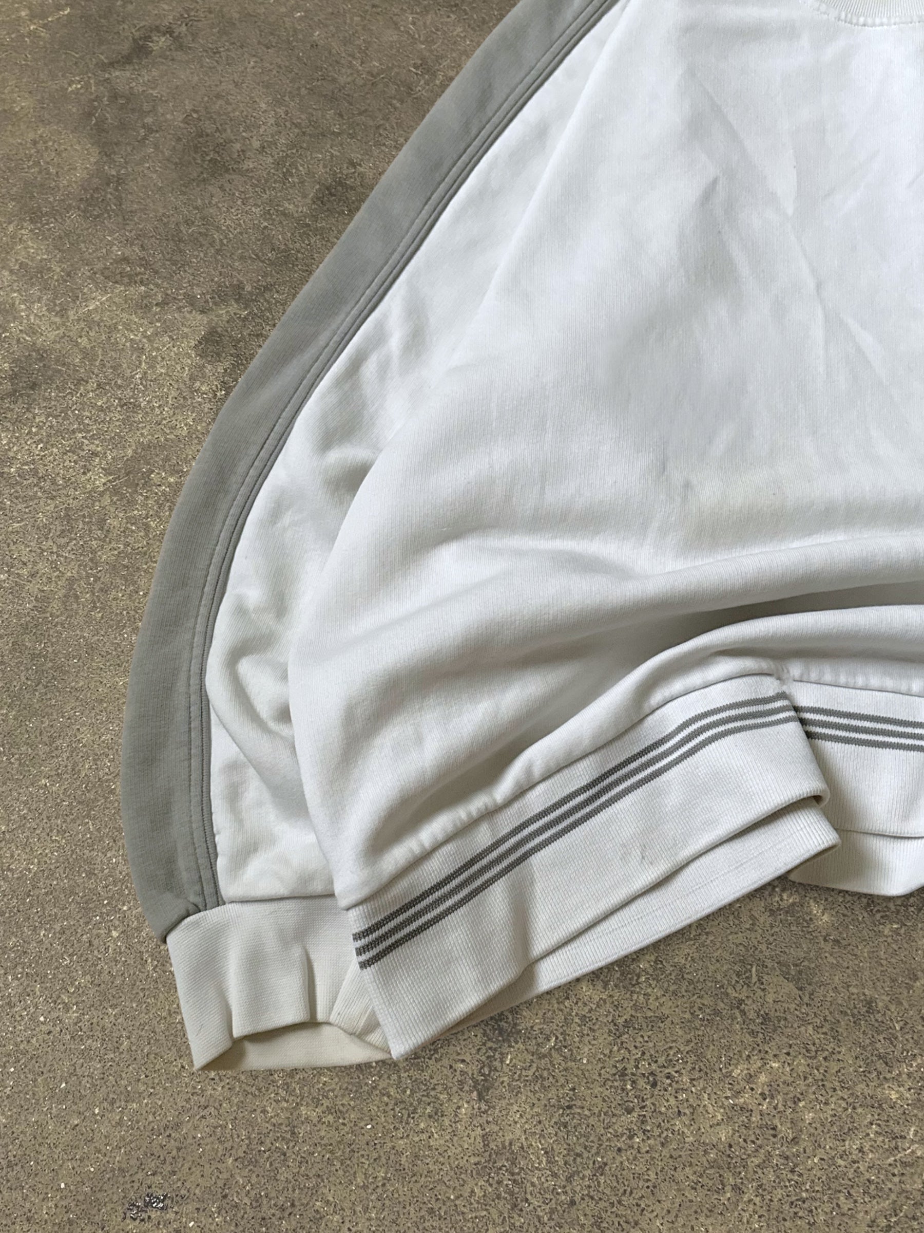 VINTAGE 00S ADIDAS SWEATSHIRT