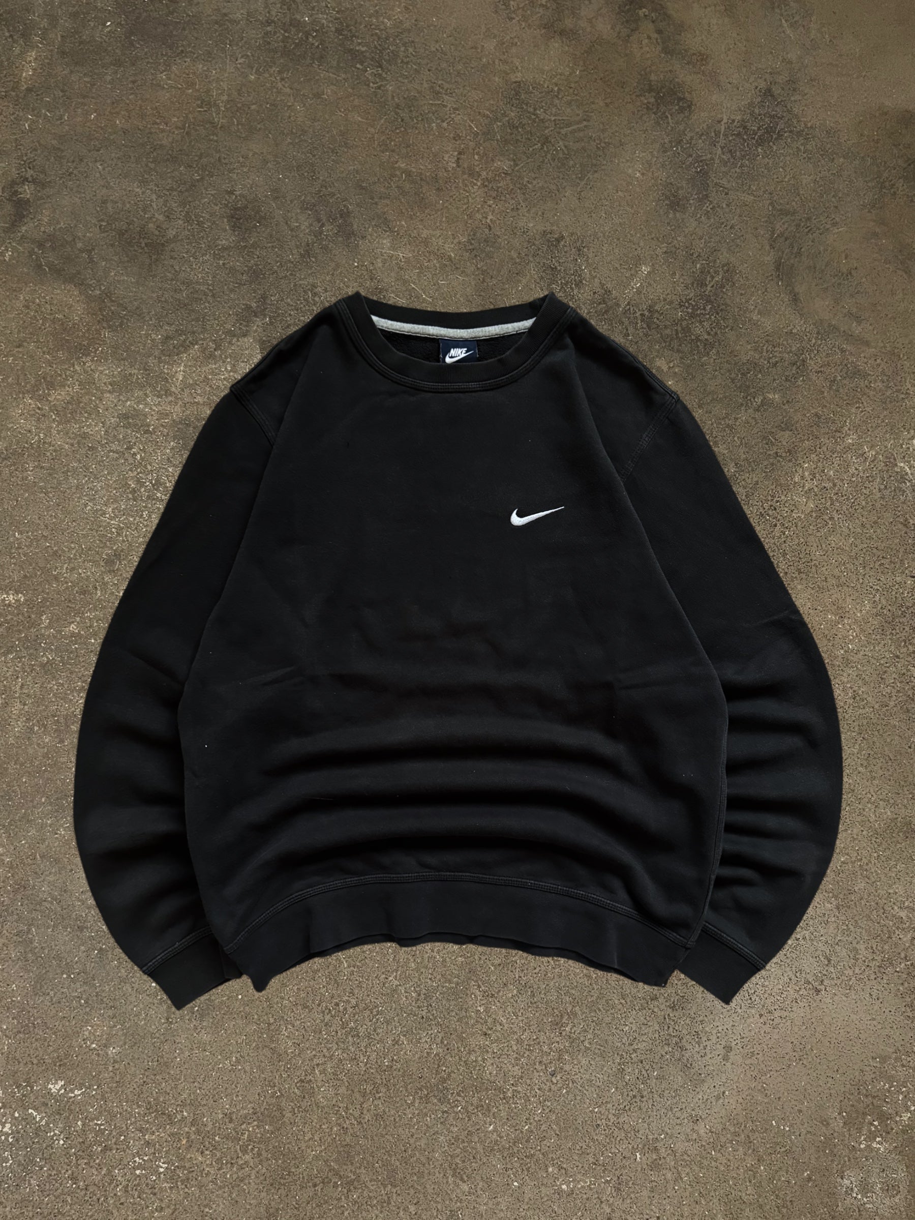 VINTAGE BLACK NIKE SWOOSH SWEATSHIRT