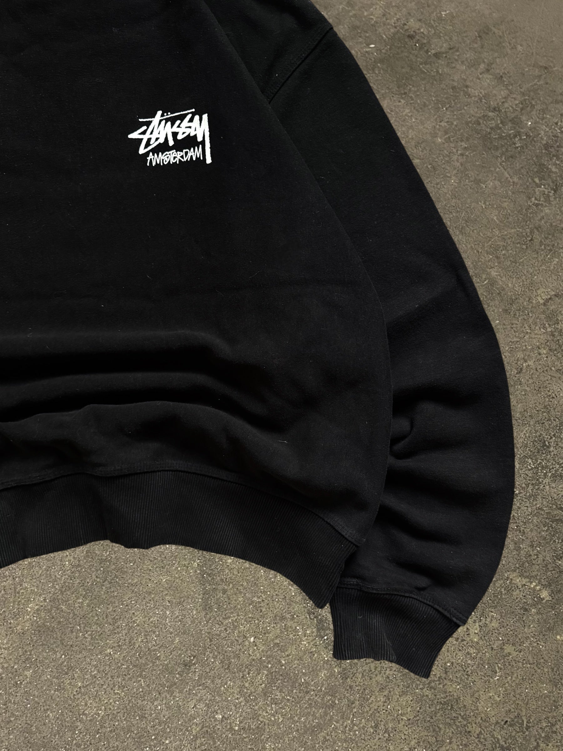 STÜSSY BLACK AMSTERDAM BASIC LOGO SWEATSHIRT