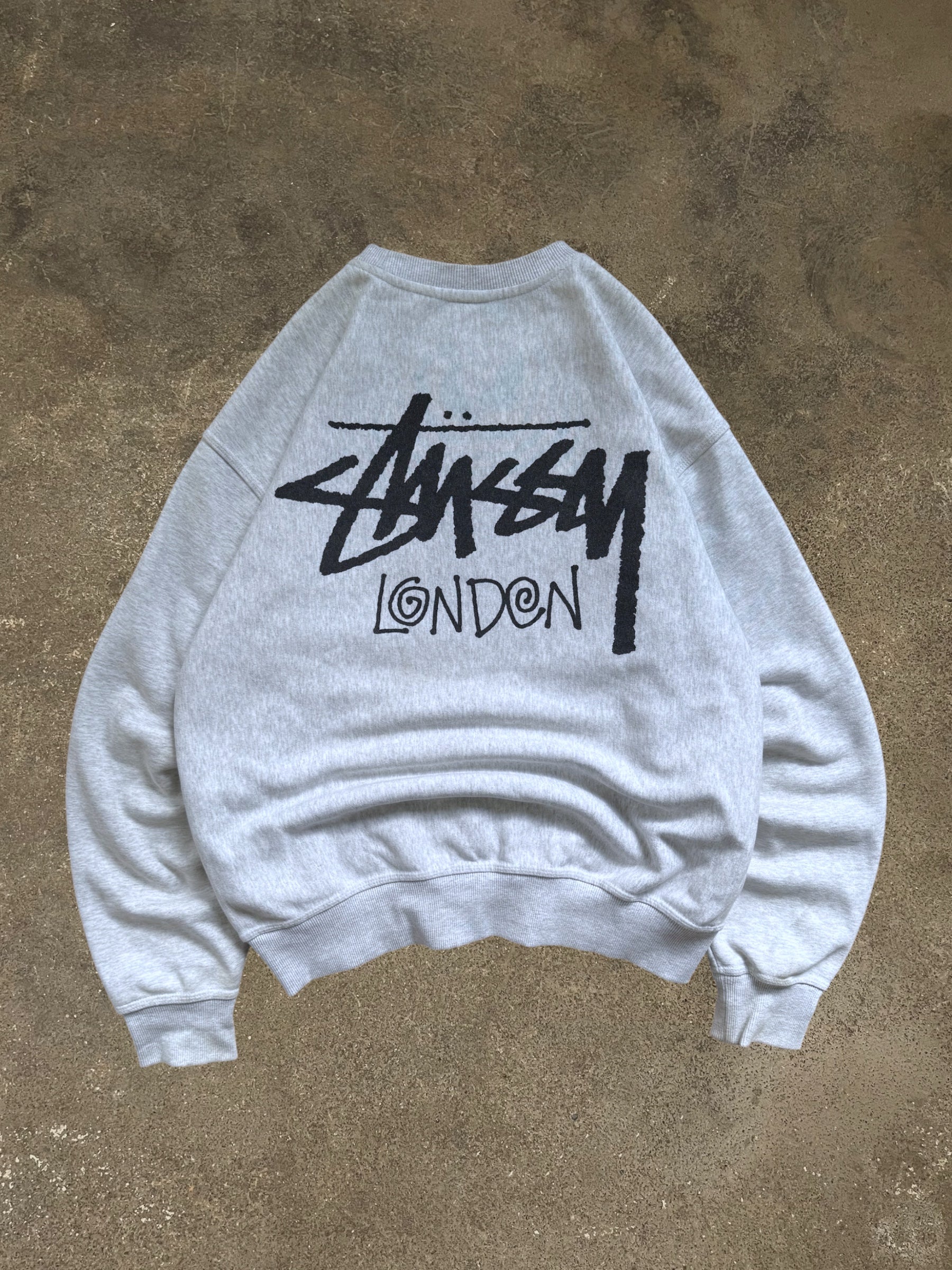 STÜSSY LONDON BASIC LOGO SWEATSHIRT